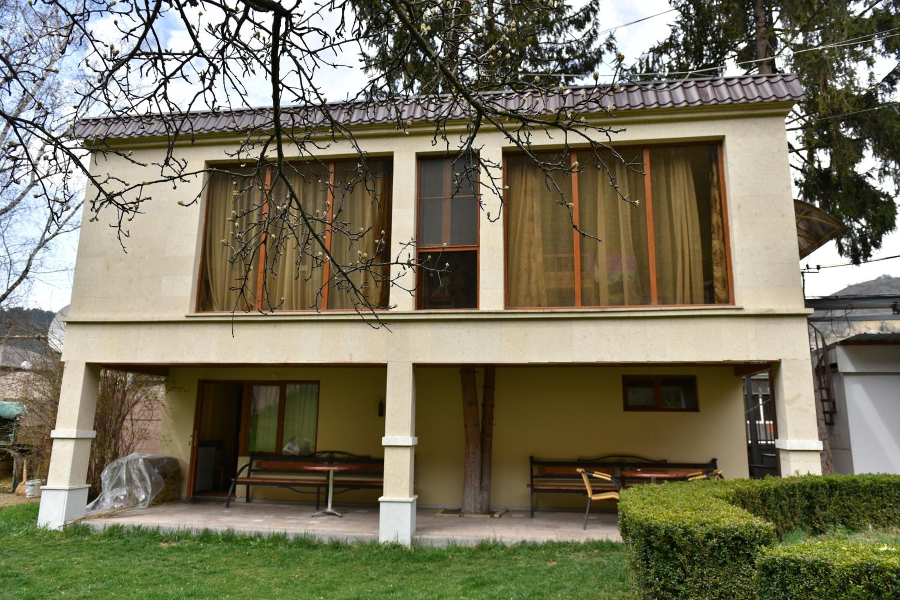 GreenWood Hotel