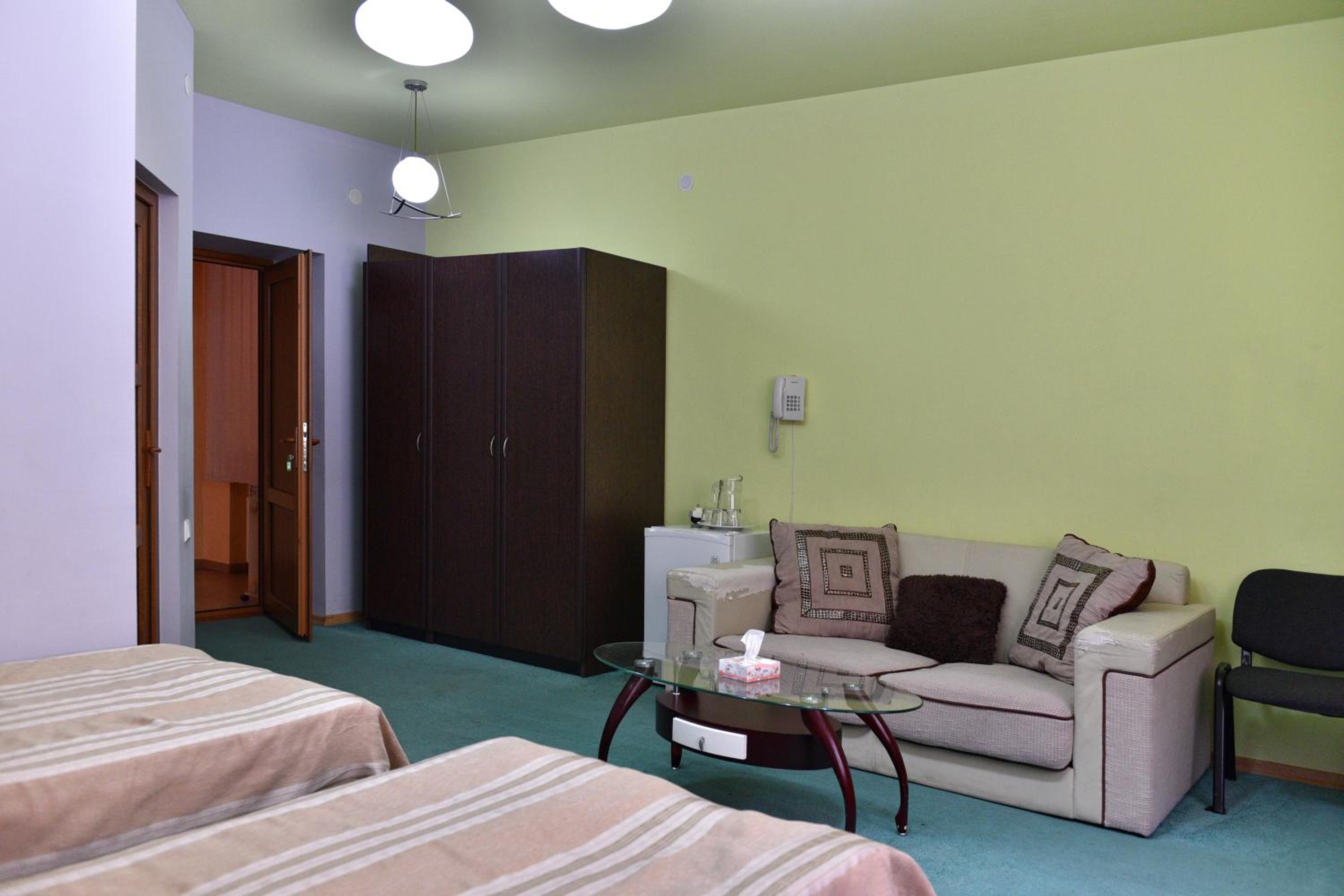 GreenWood Hotel
