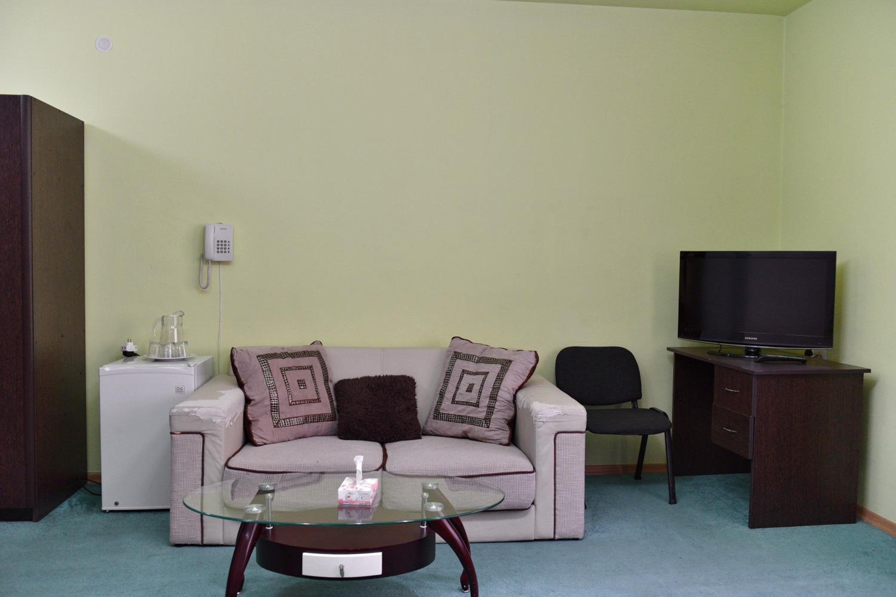 GreenWood Hotel