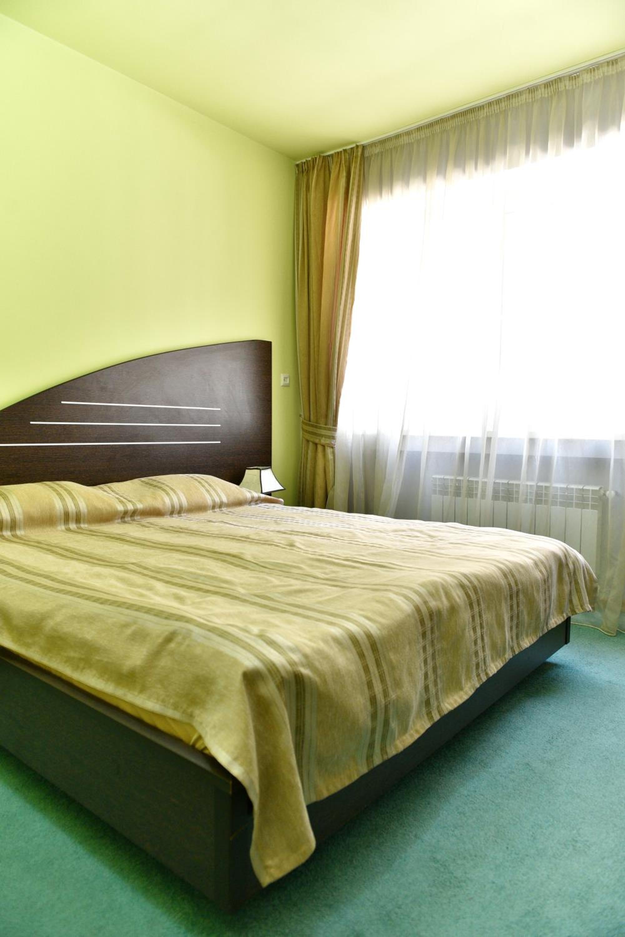 GreenWood Hotel