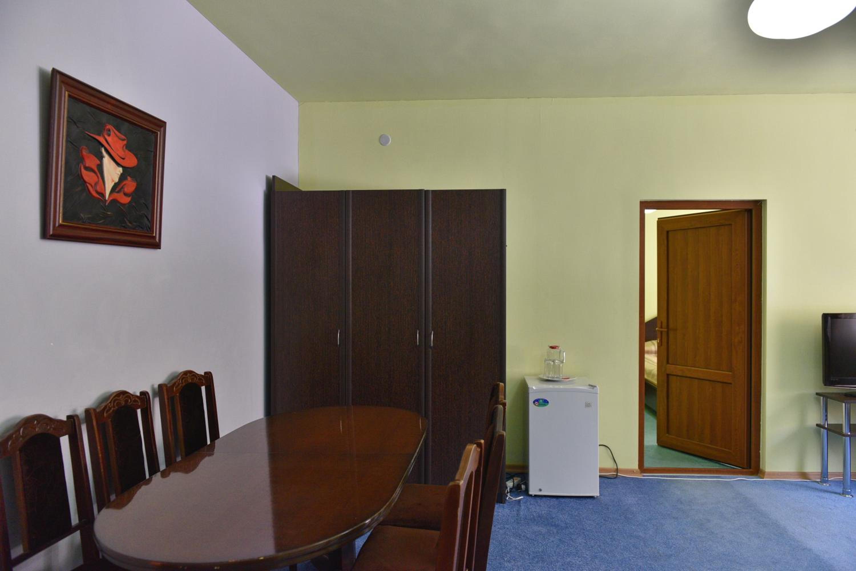 GreenWood Hotel