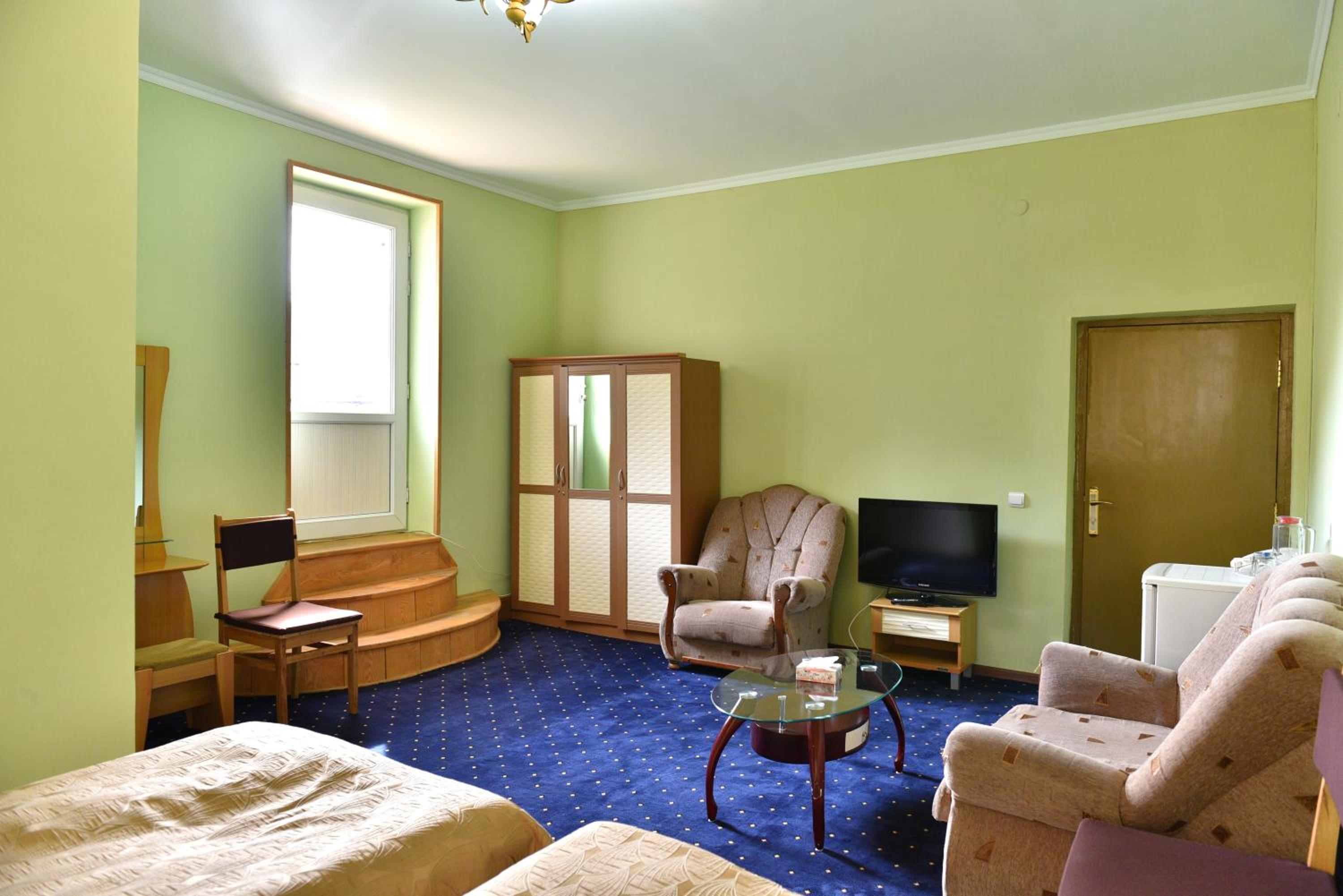 GreenWood Hotel
