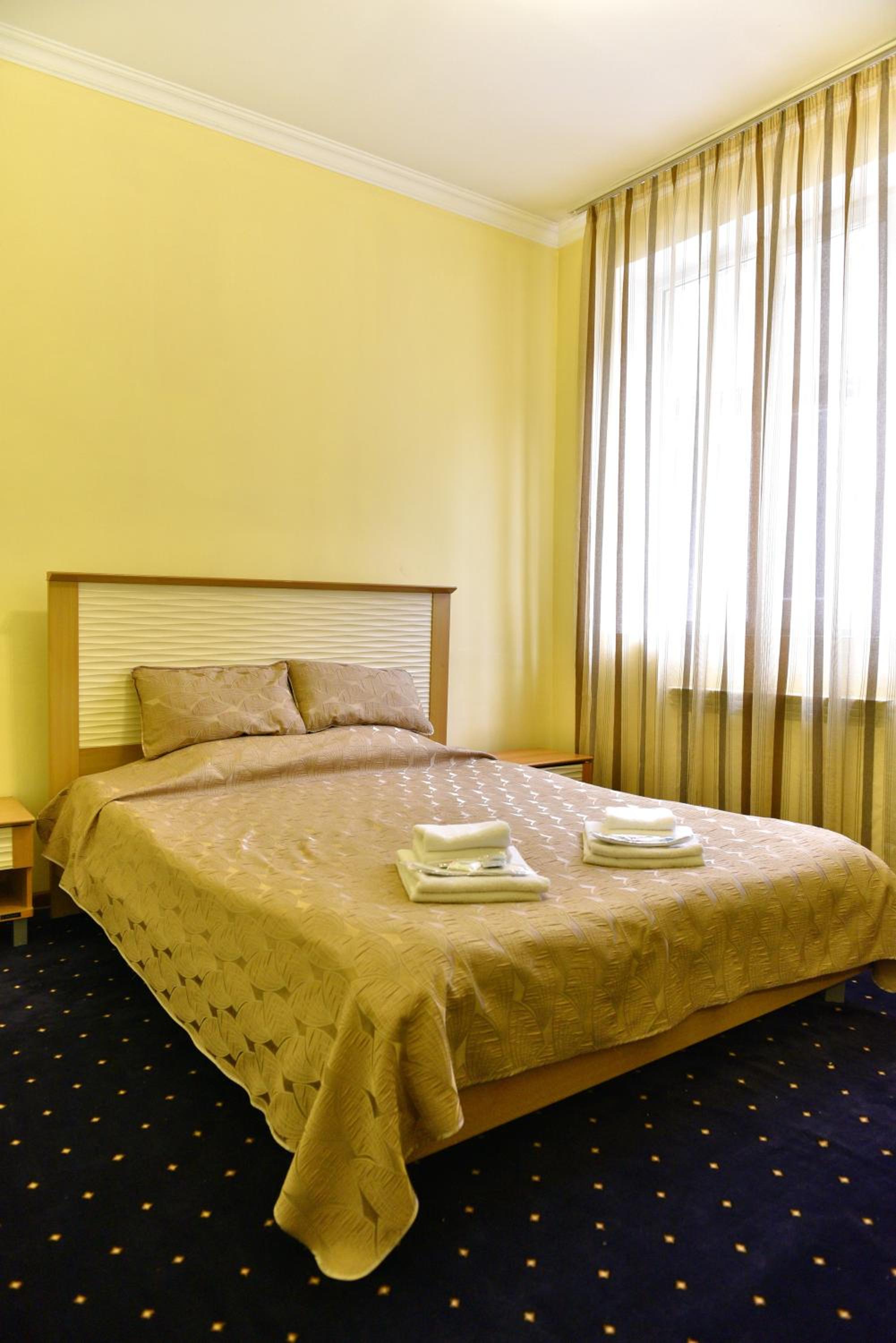 GreenWood Hotel