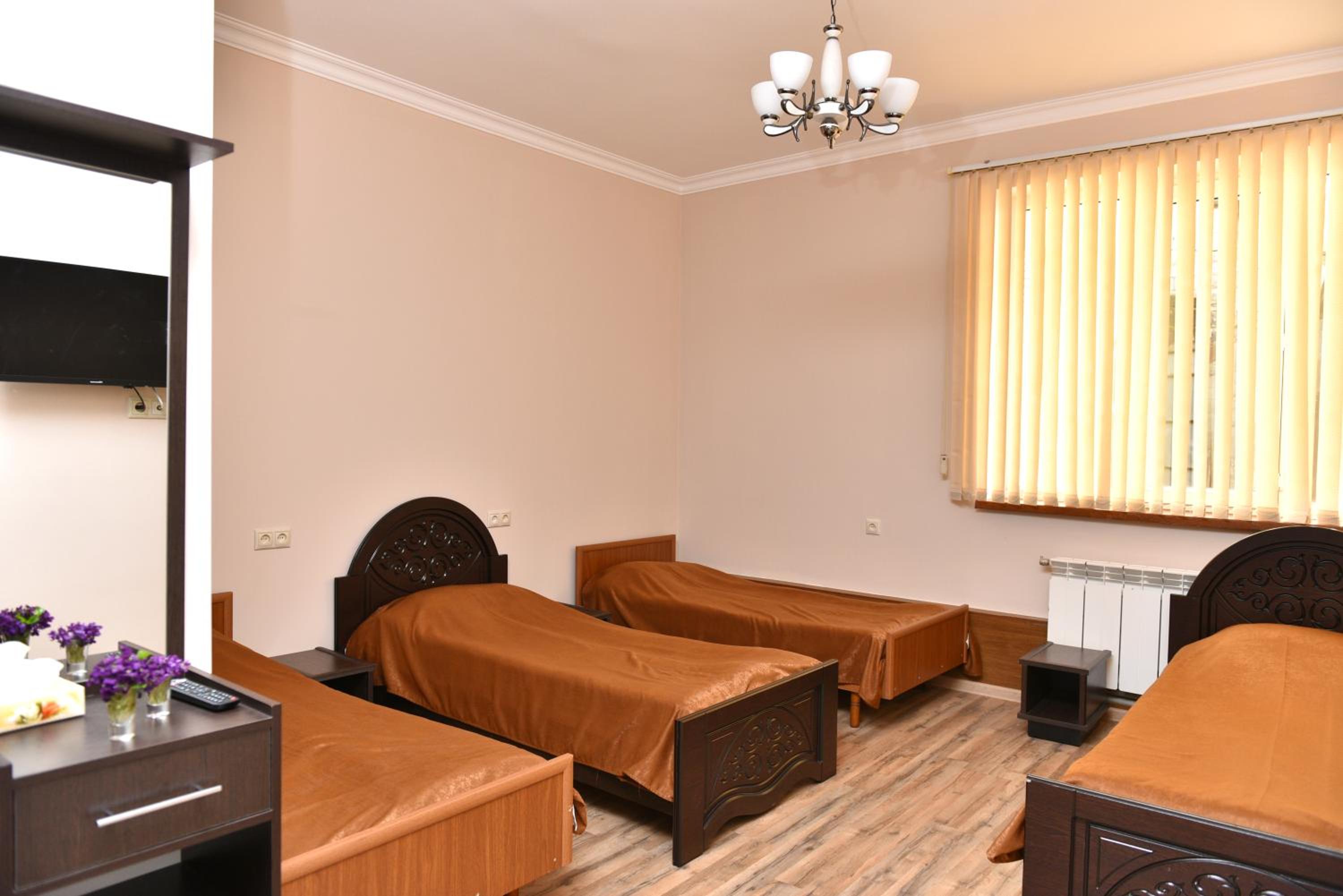 GreenWood Hotel