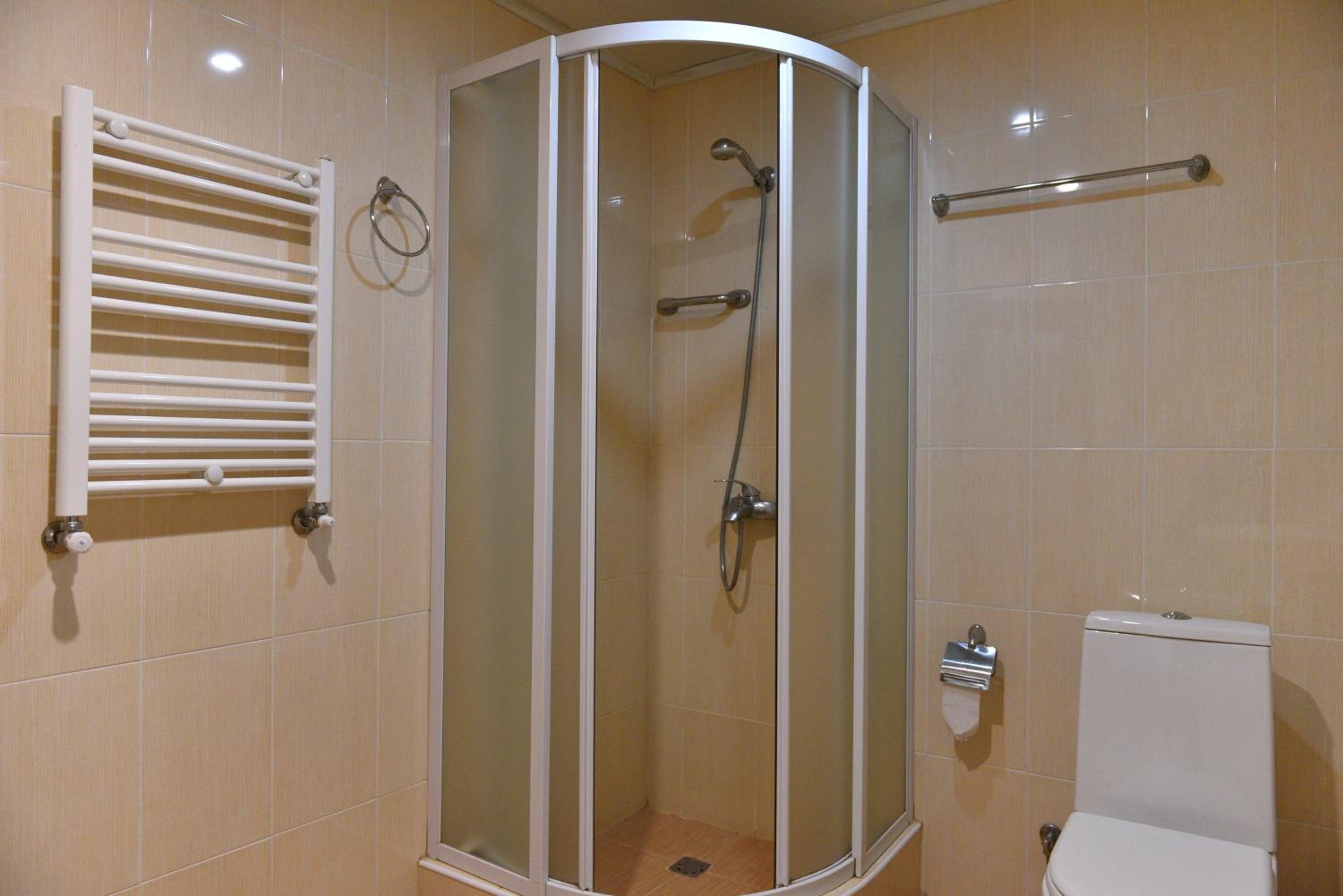 GreenWood Hotel