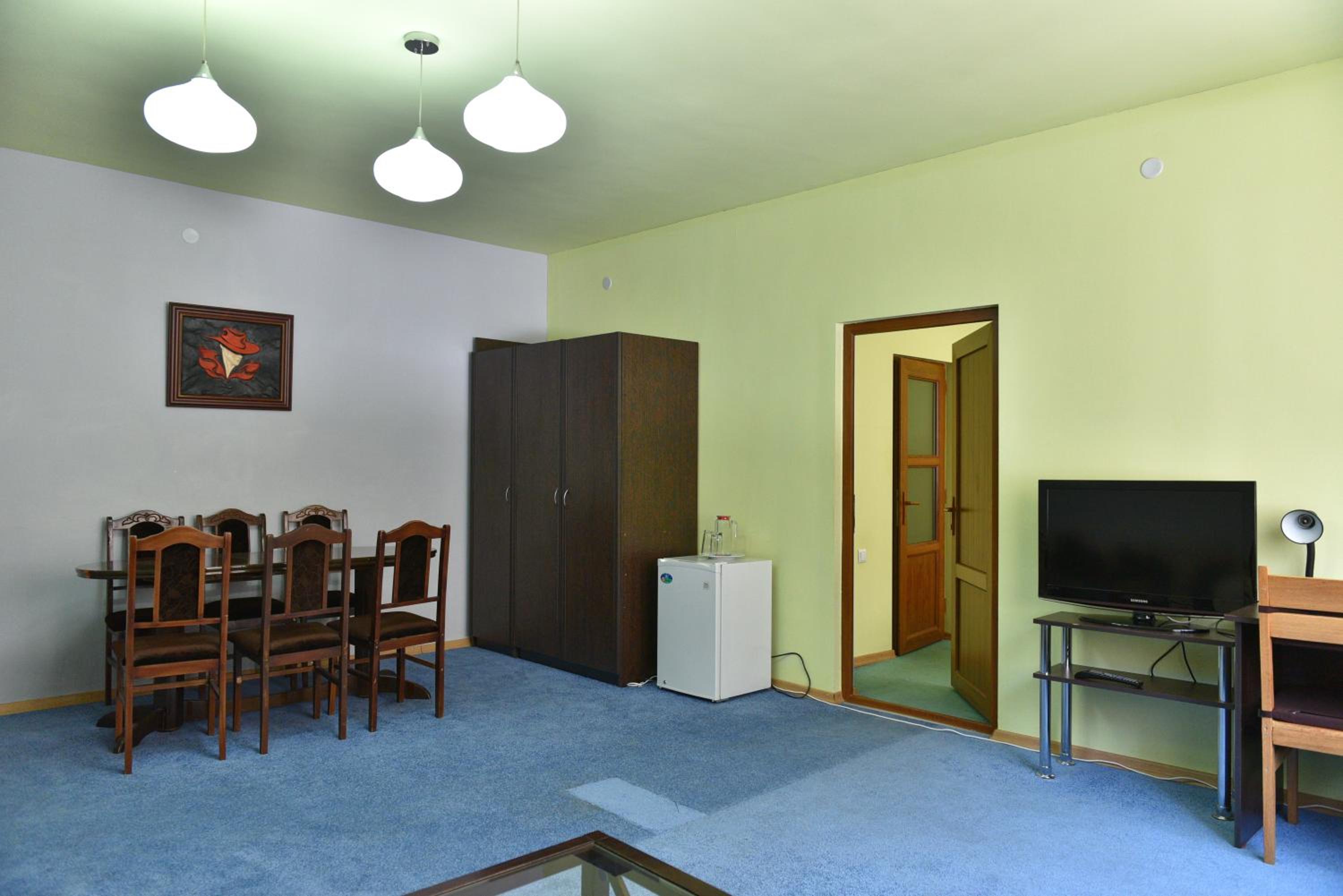 GreenWood Hotel