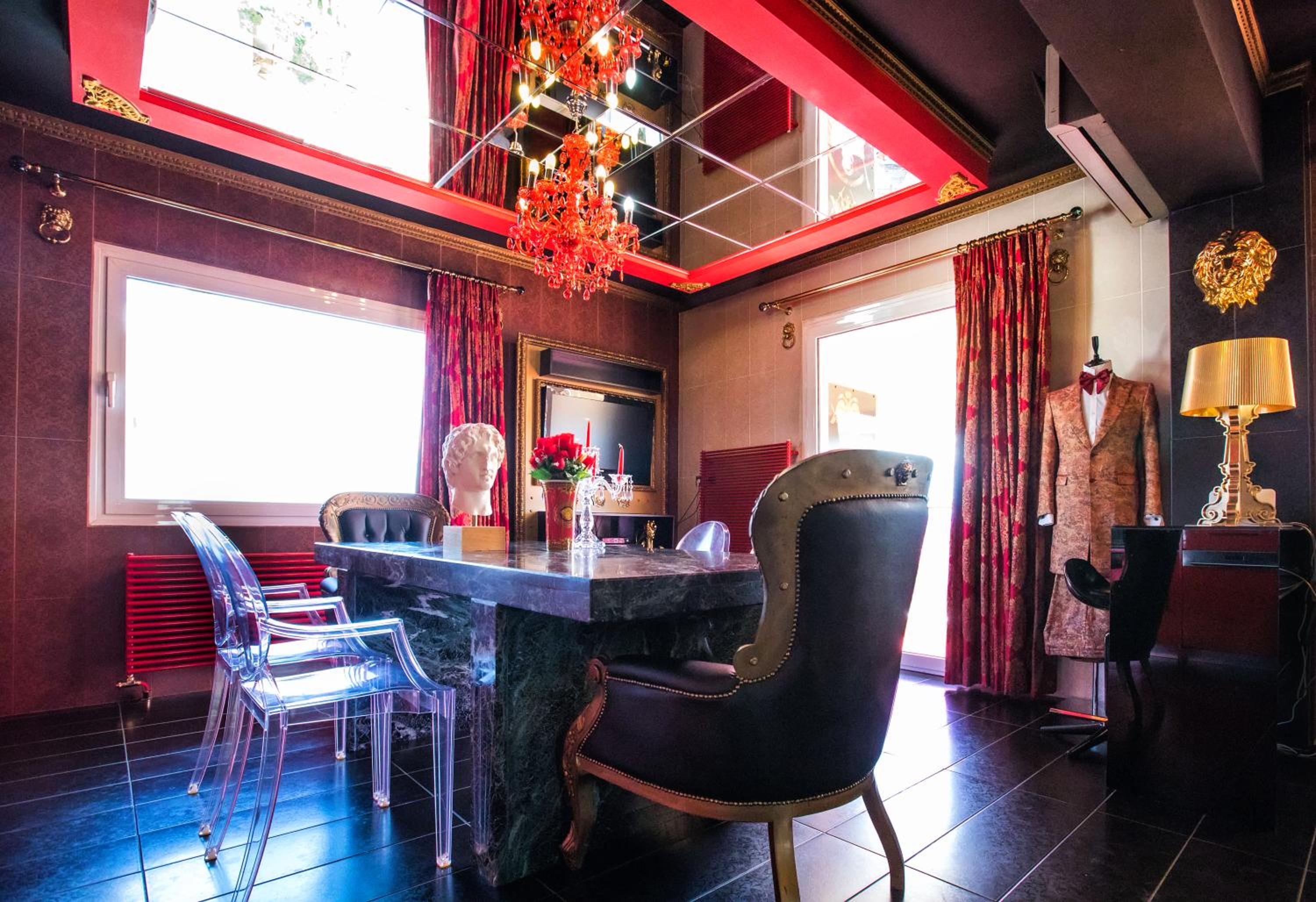 LUXURY SUITES - free parking