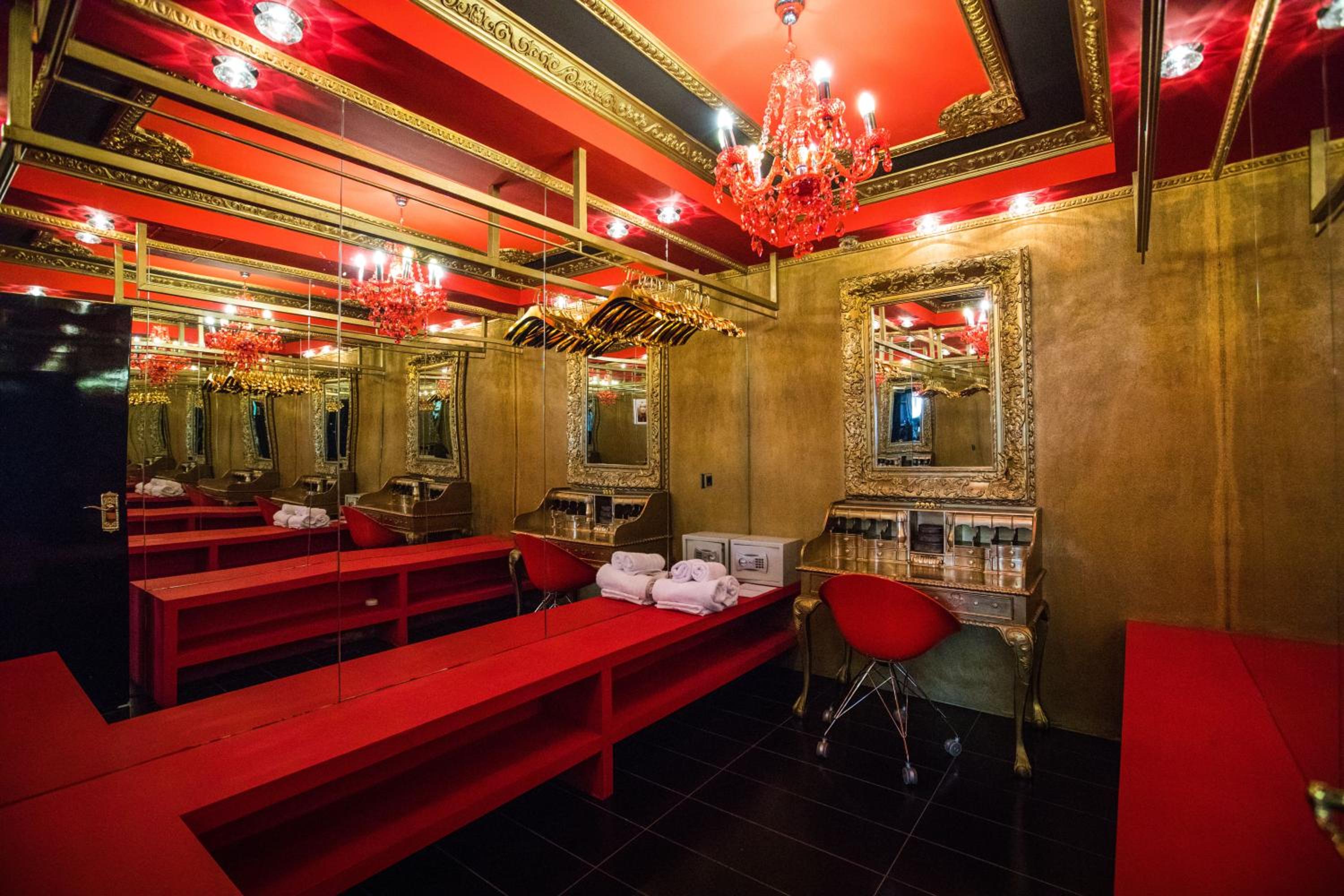 LUXURY SUITES - free parking