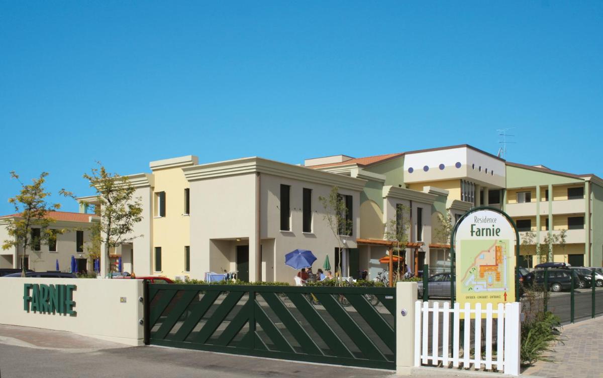 Farnie Lido Altanea view 2