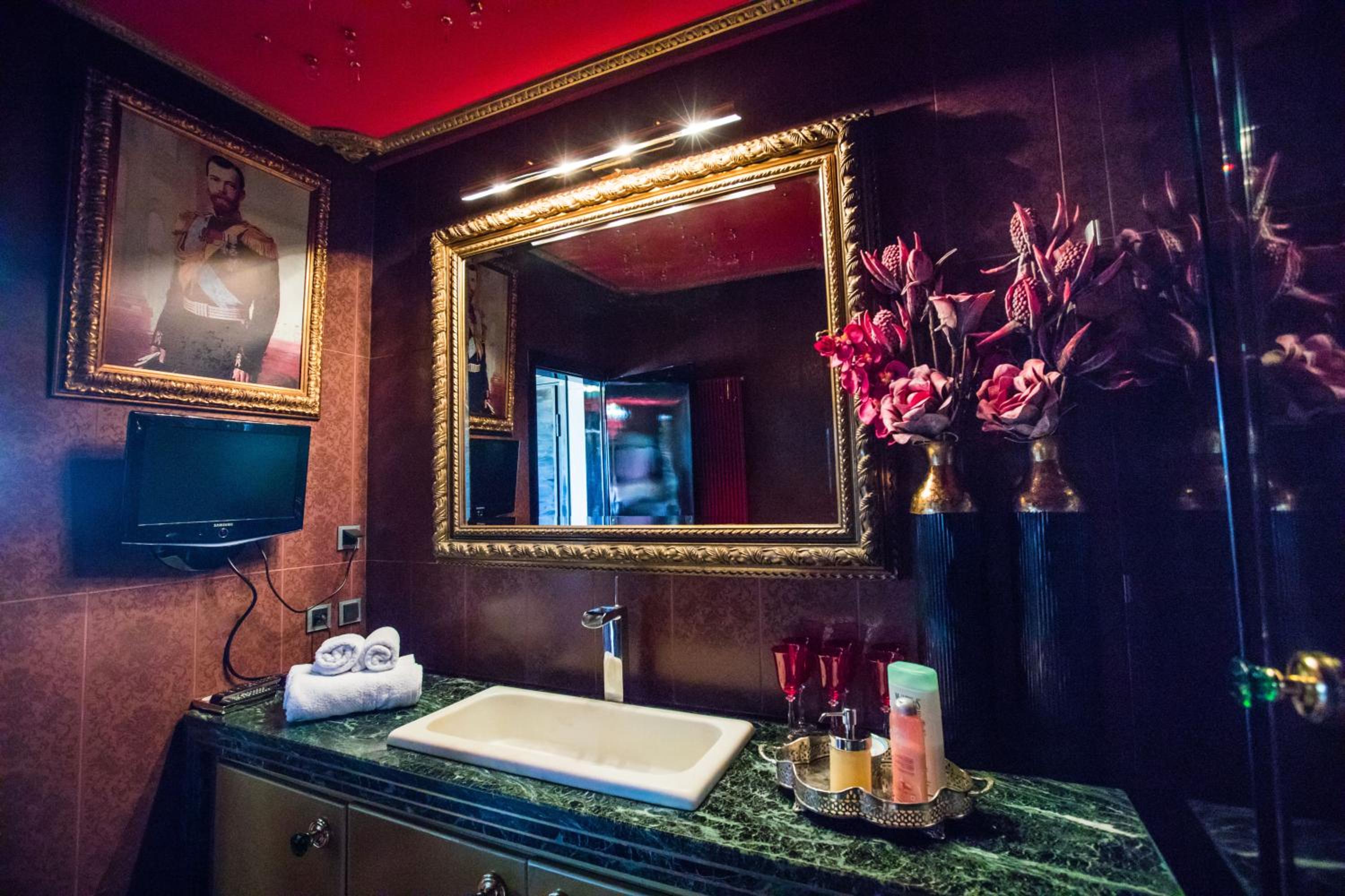 LUXURY SUITES - free parking
