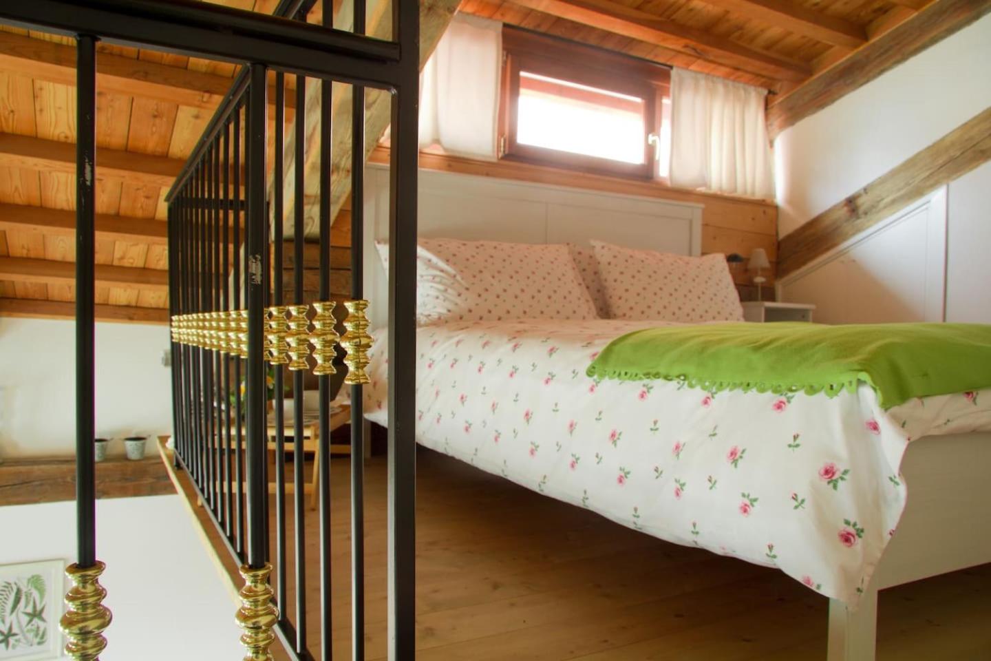 LOFT OVERLOOKING THE GRAND CANAL