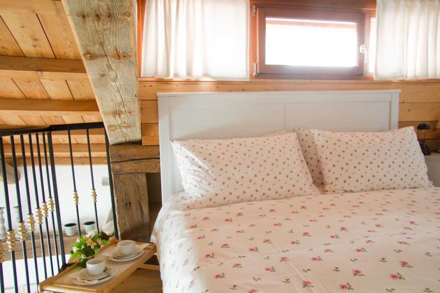 LOFT OVERLOOKING THE GRAND CANAL