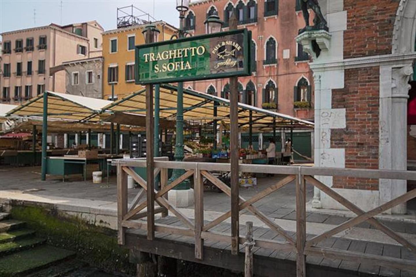 LOFT OVERLOOKING THE GRAND CANAL