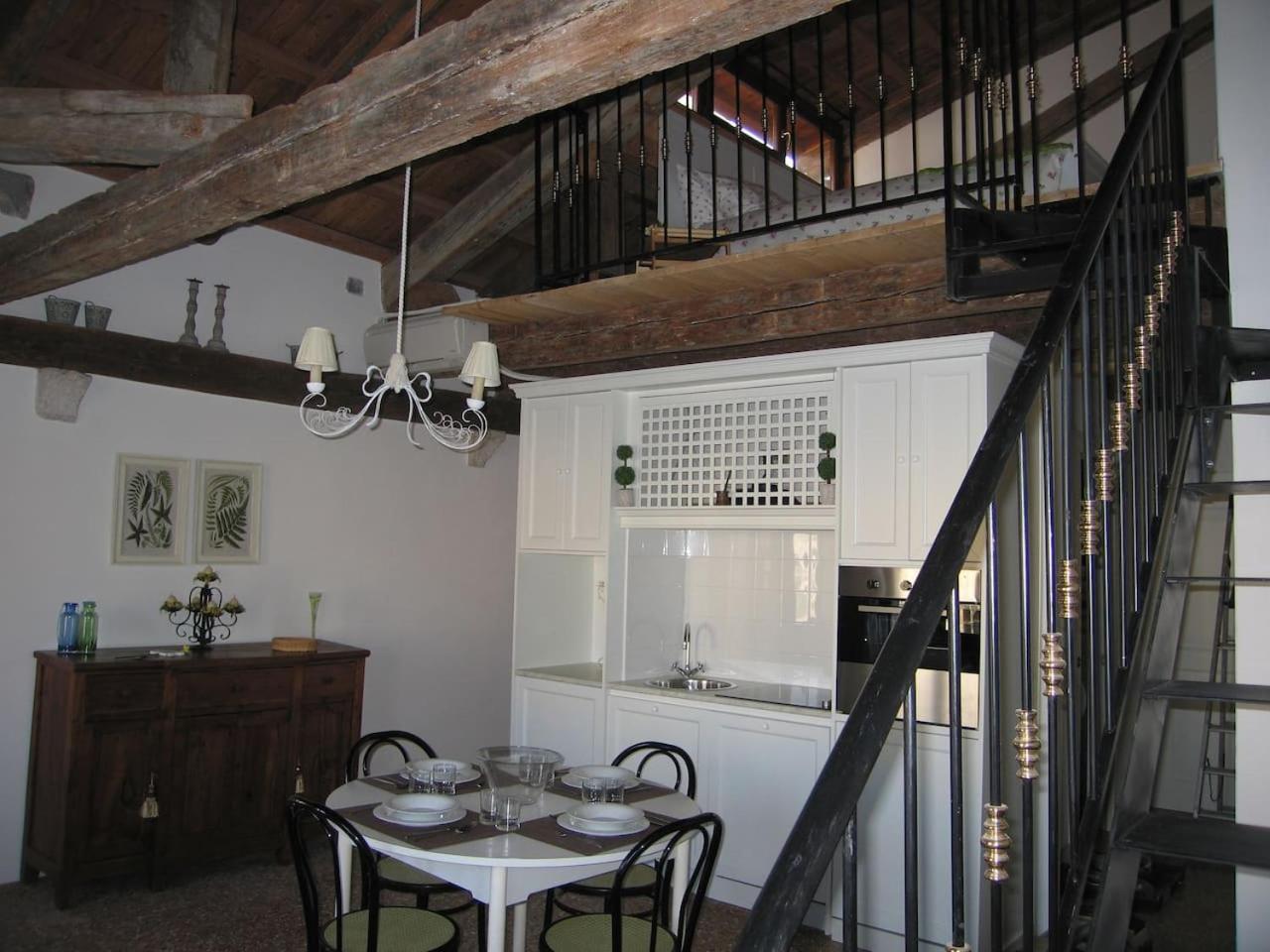 LOFT OVERLOOKING THE GRAND CANAL
