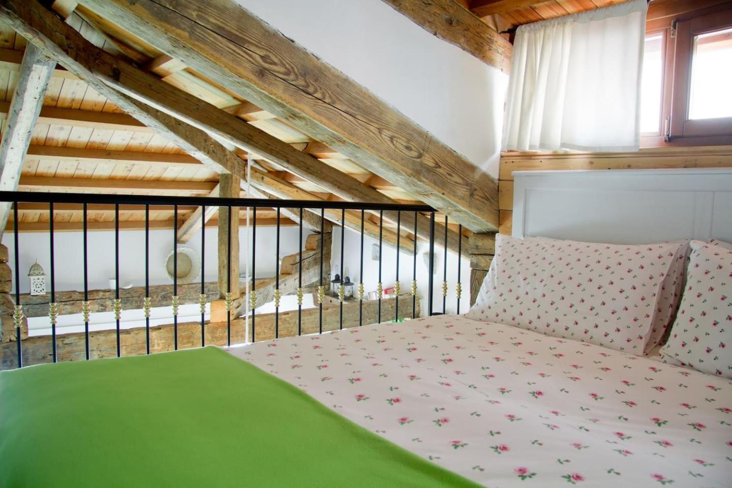 LOFT OVERLOOKING THE GRAND CANAL