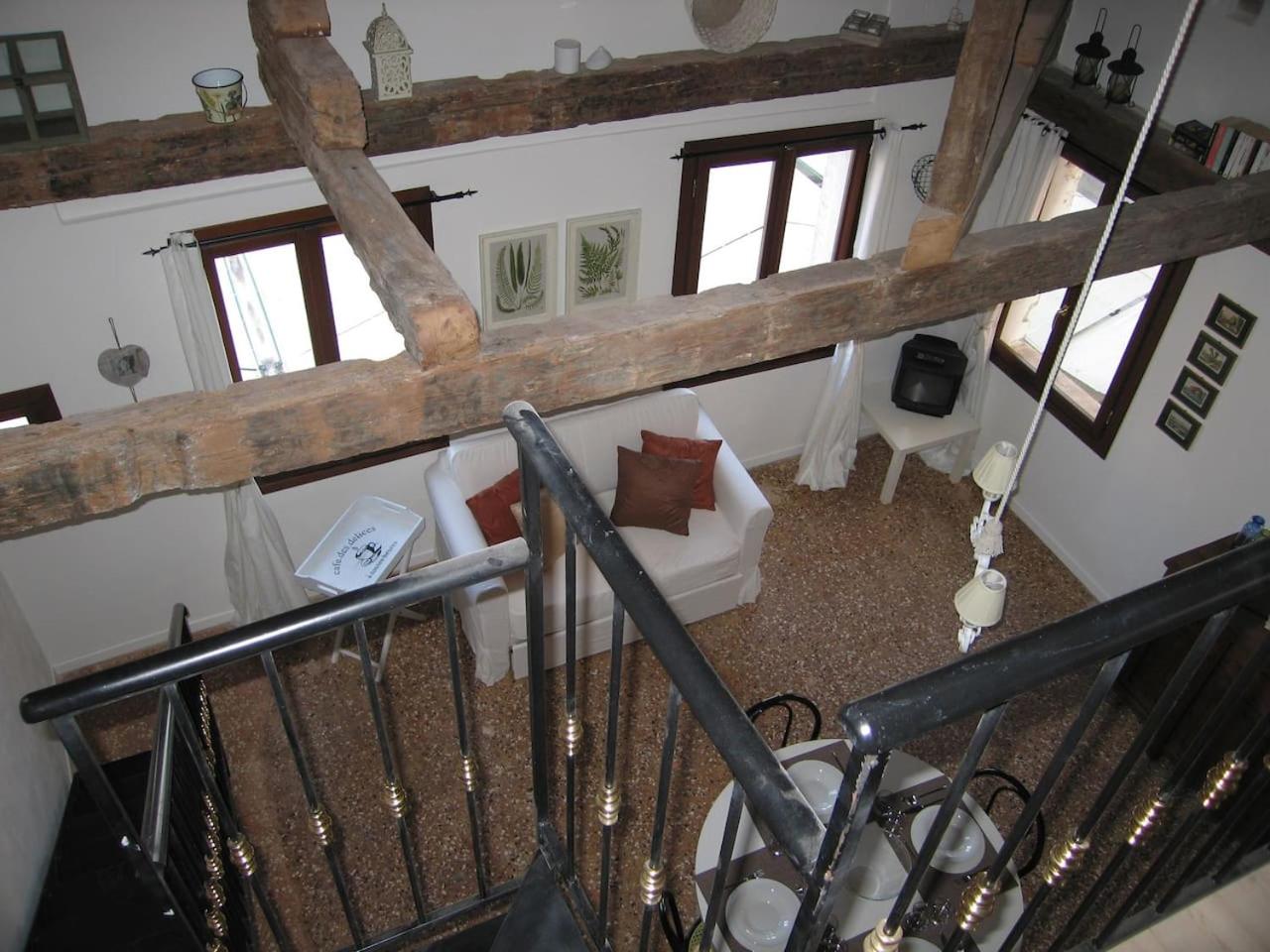 LOFT OVERLOOKING THE GRAND CANAL