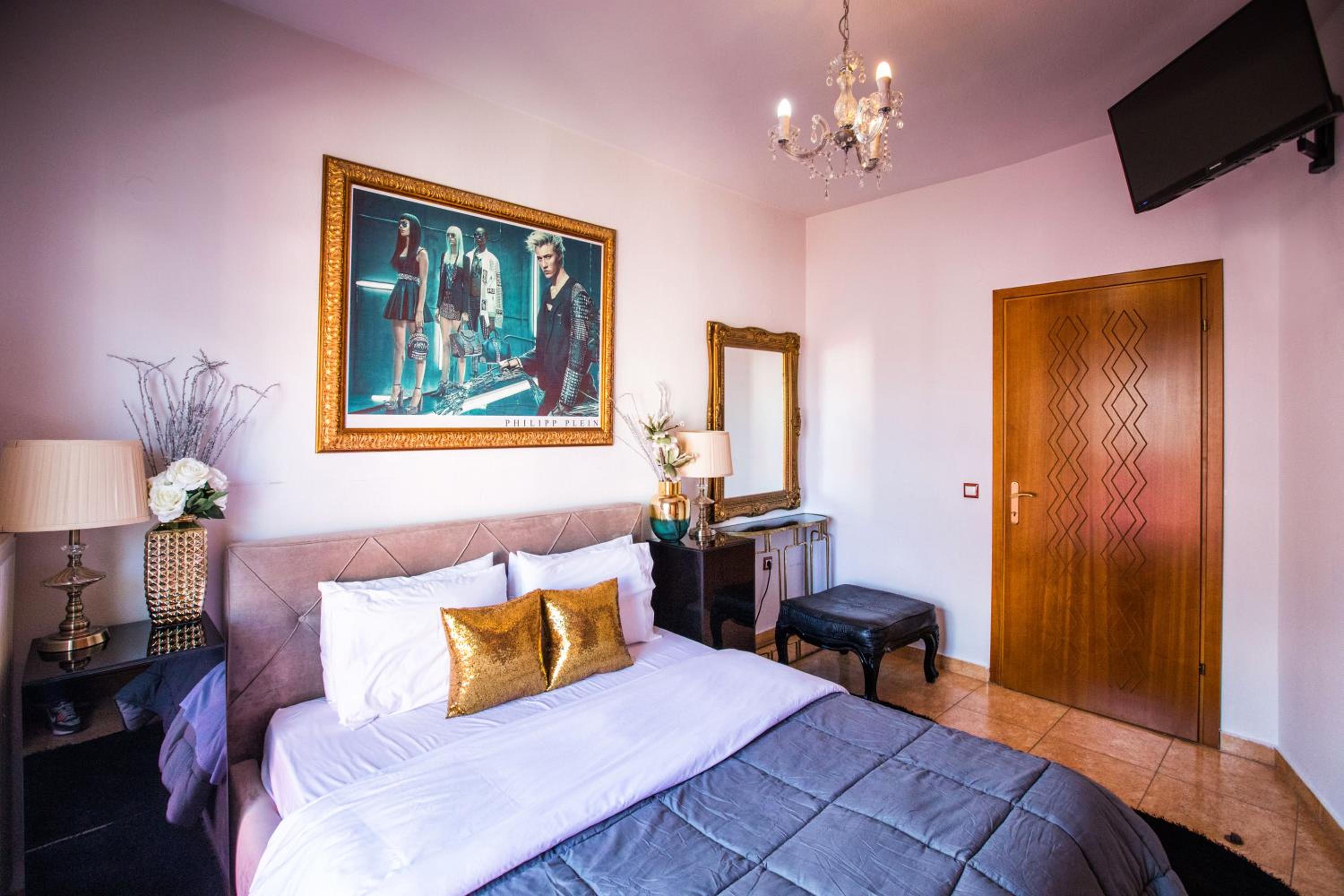 LUXURY SUITES - free parking