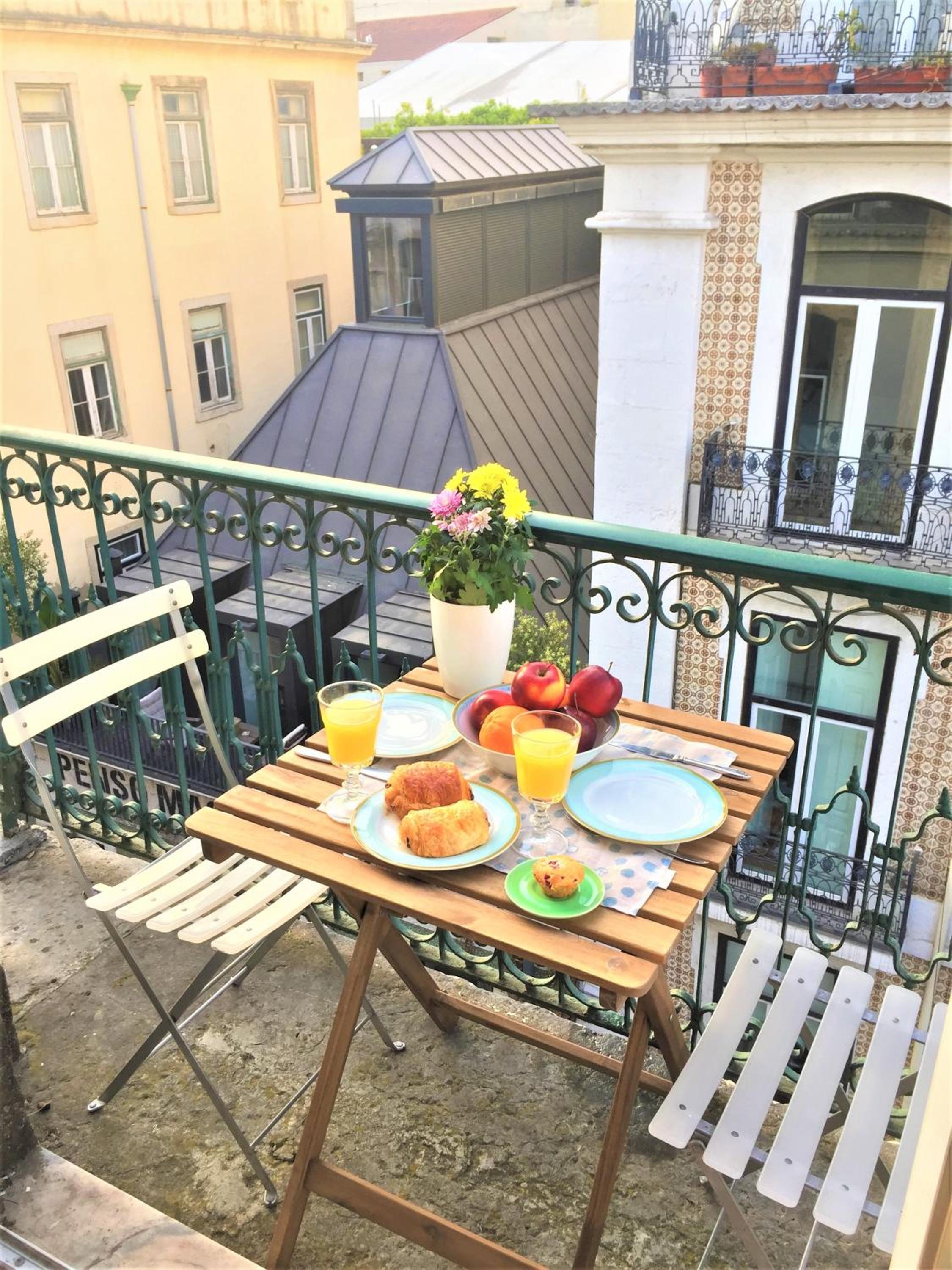 Charming Chiado 2Bedr W/Balcony and View view 4