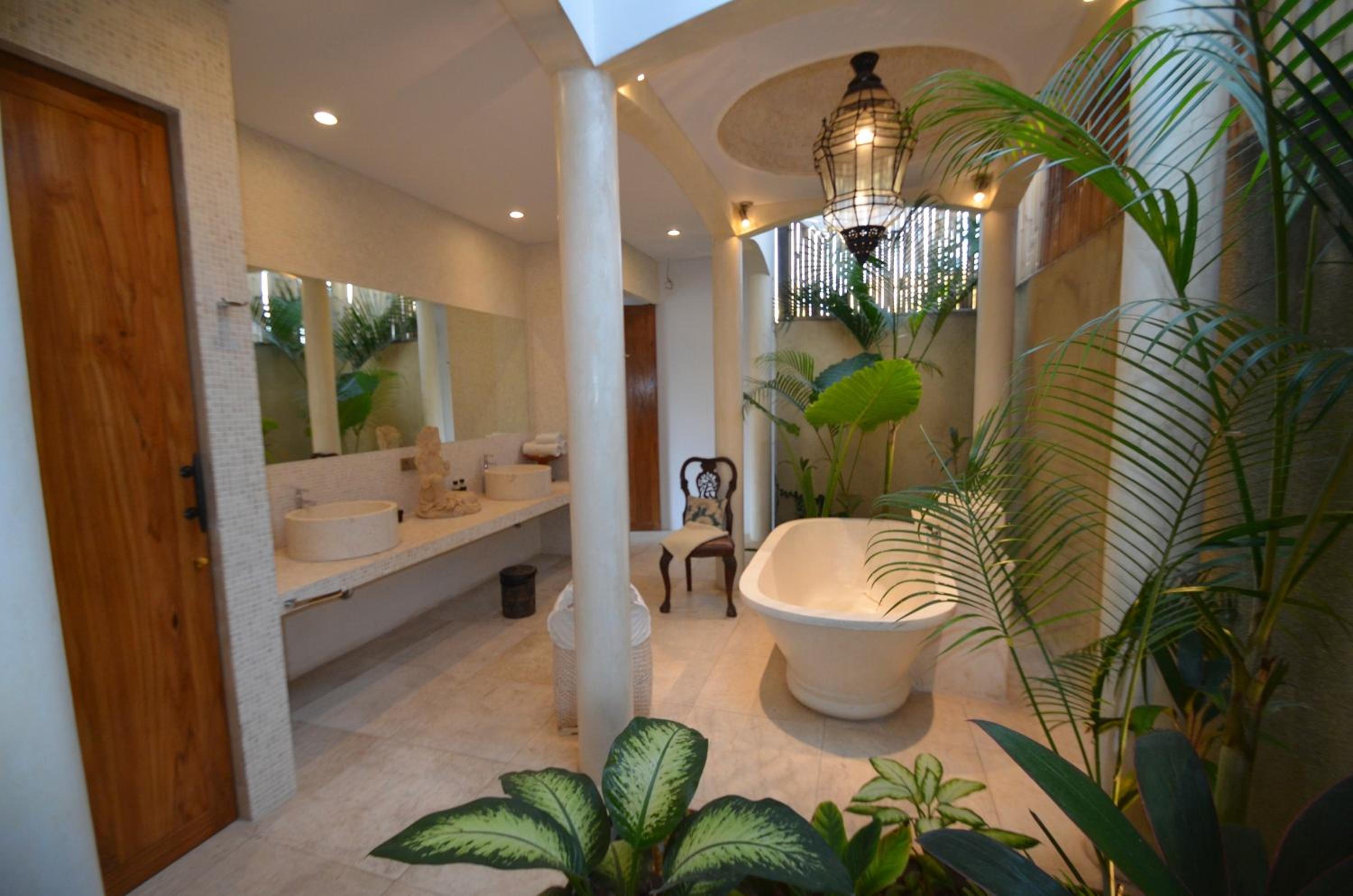 Elegant Villa Casabianca - Tropical Pool & Garden, Near Potato Head Beach Club!