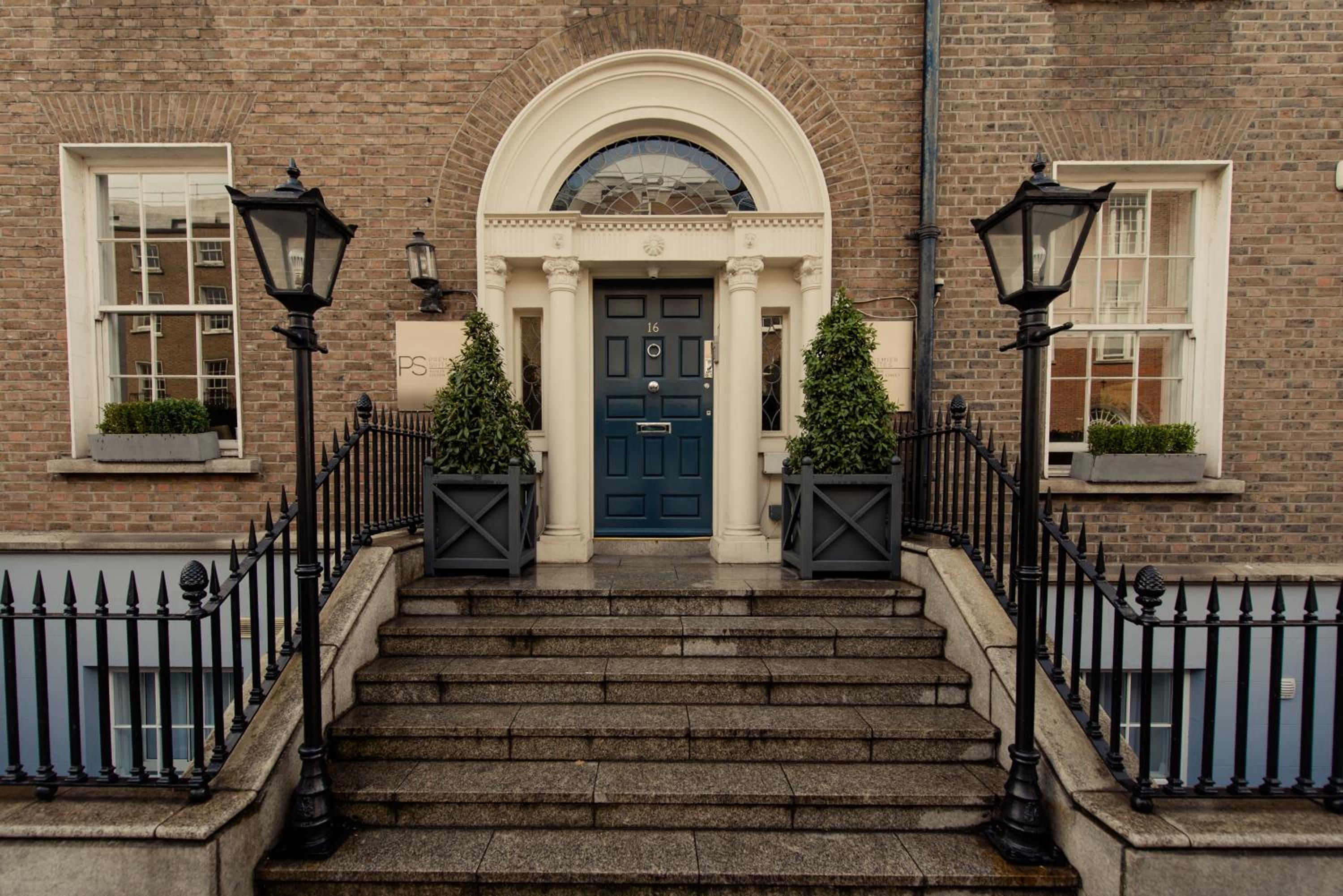 Hotel PREMIER SUITES Dublin, Leeson Street - Image 1