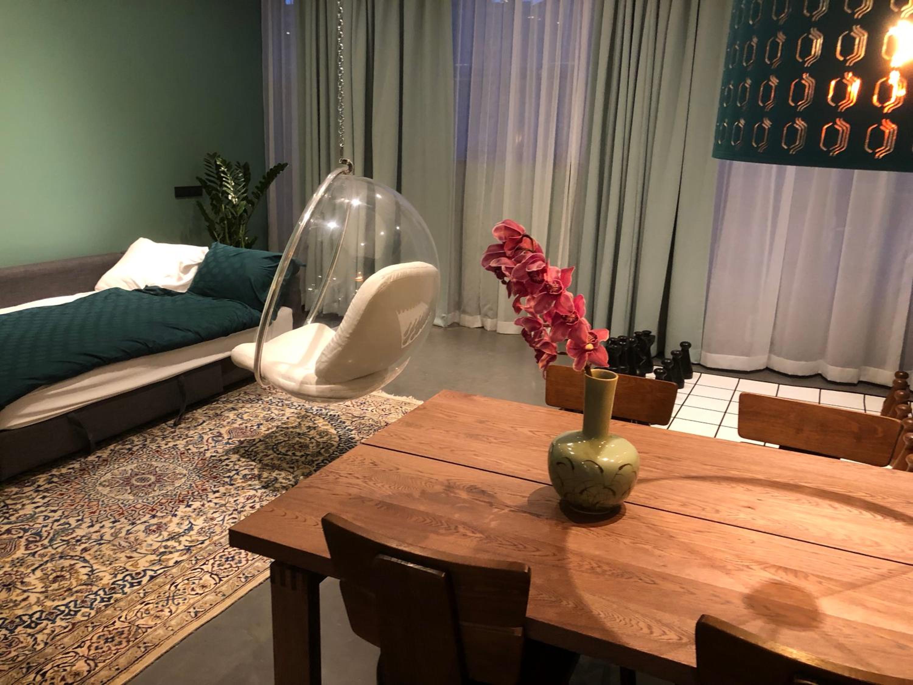 Private Studio - FREE PARKING
