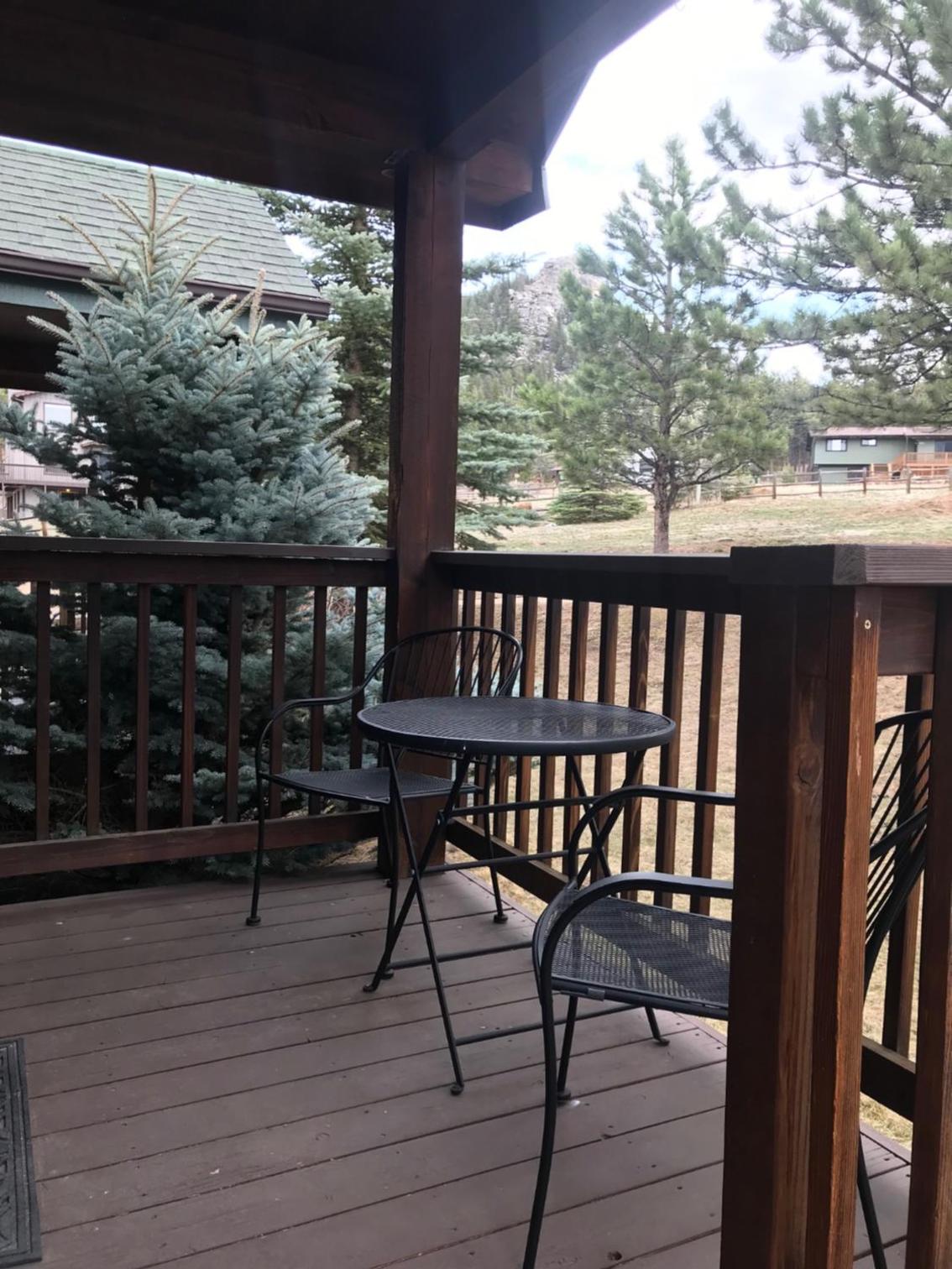 Mountain Shadows Cabins view 3