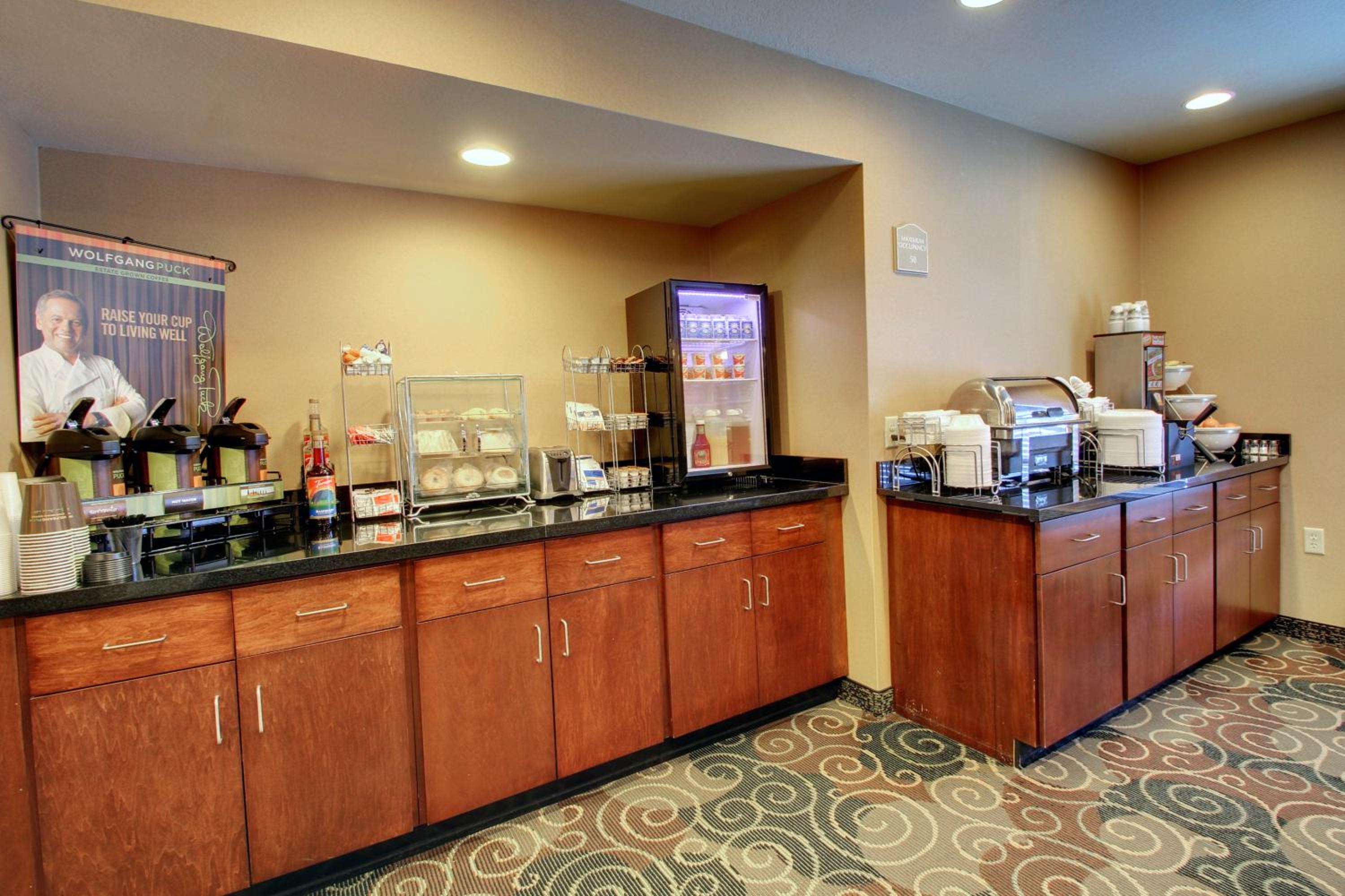 Cobblestone Inn & Suites - Rugby