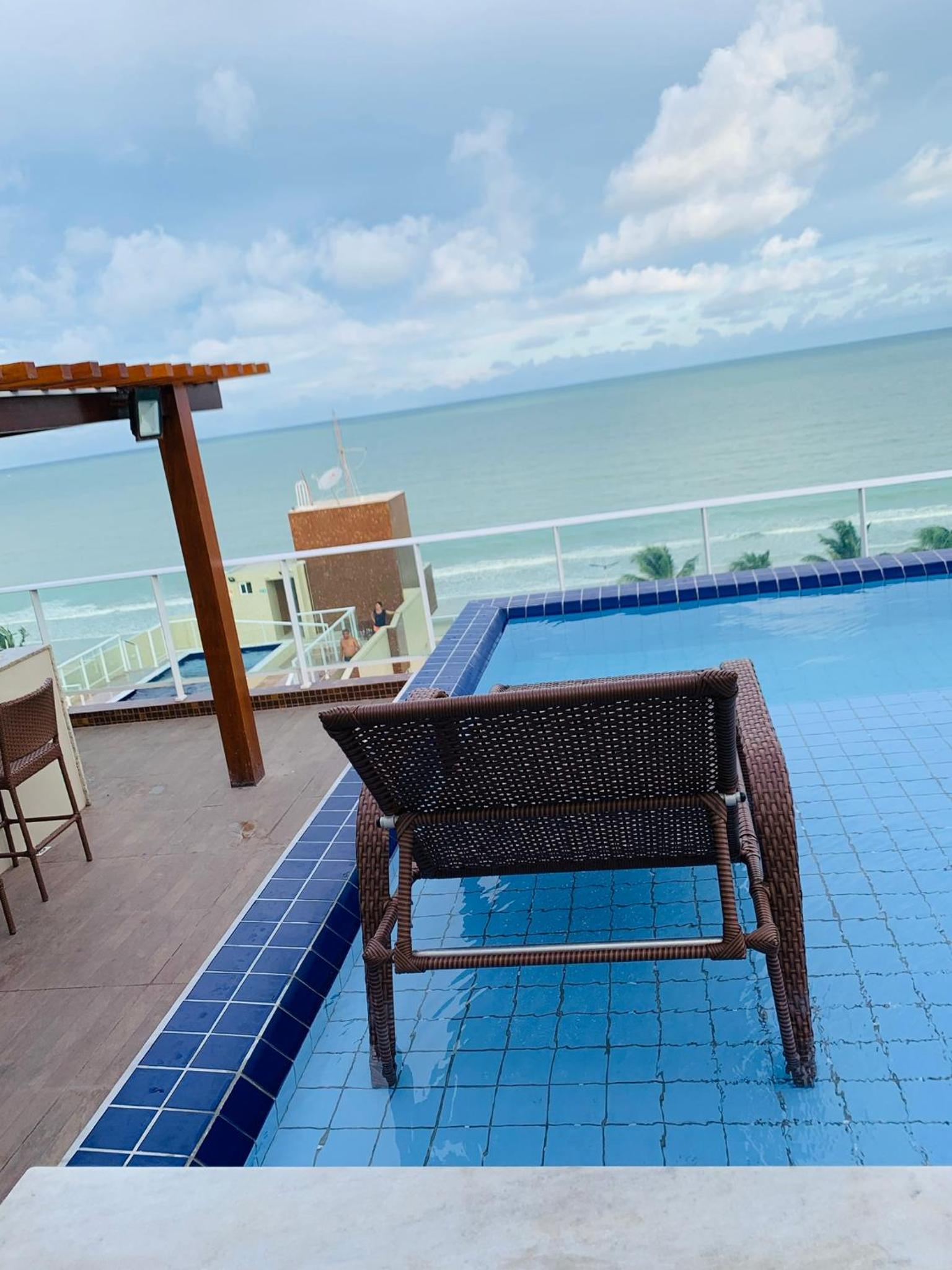 Apt 2 quartos na Beira Mar na praia de Intermares 110