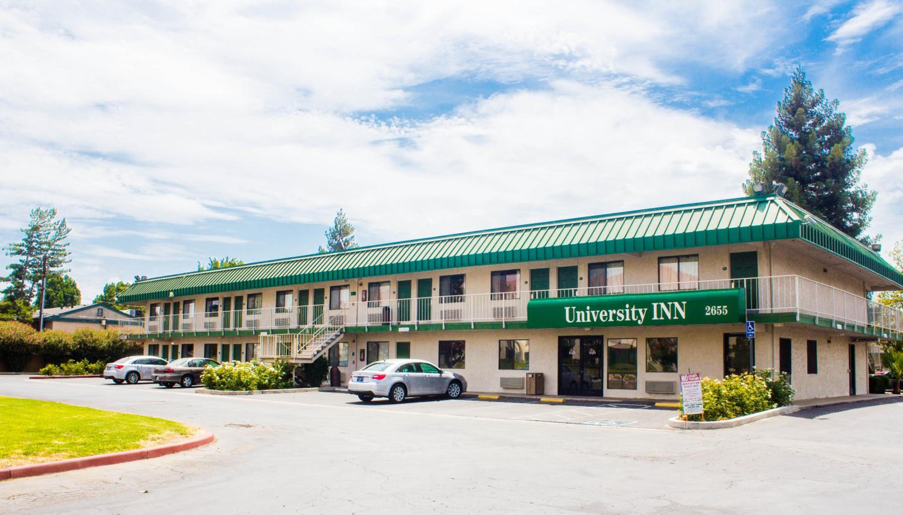 University Inn Fresno view 4