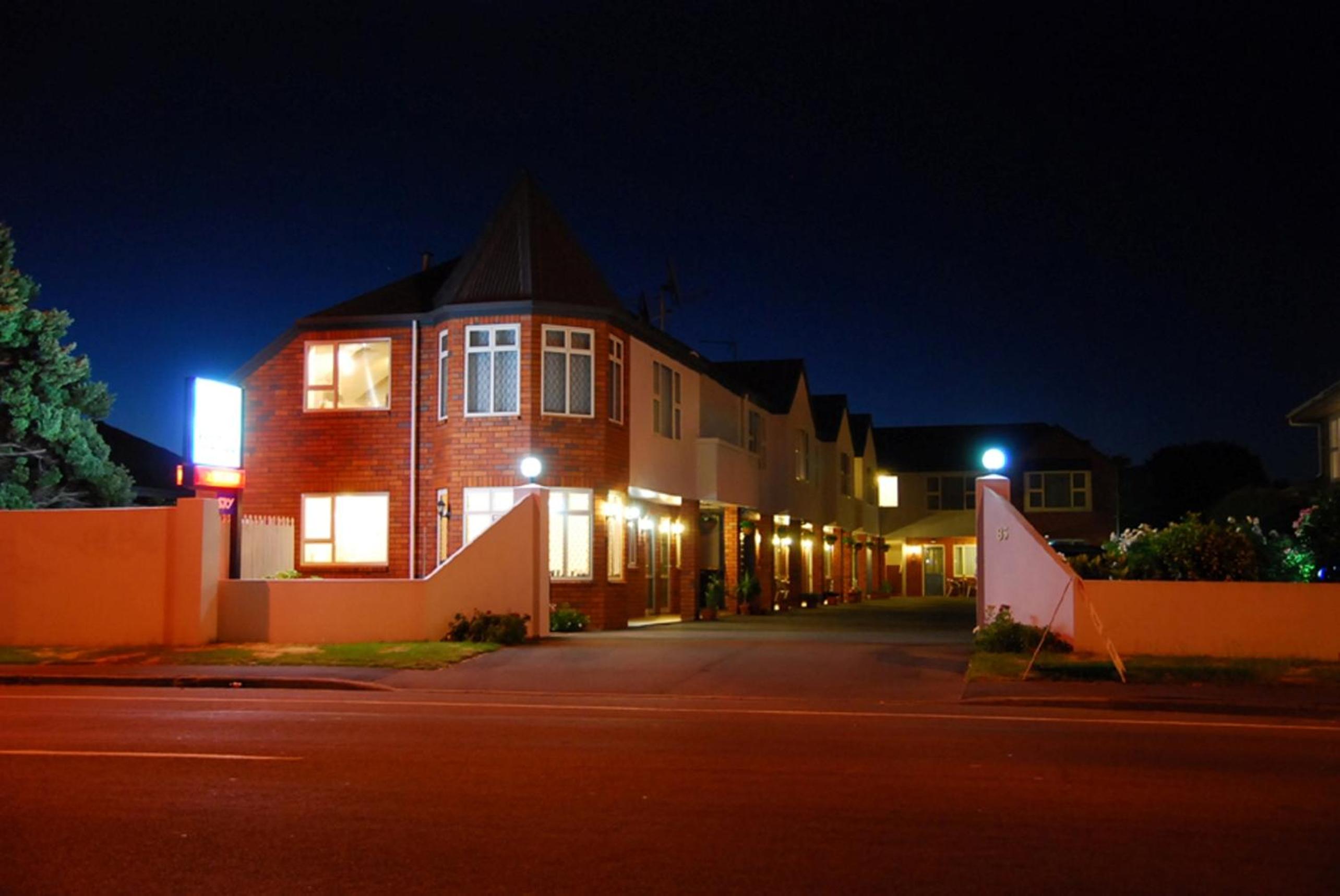 Rosewood Court Motel