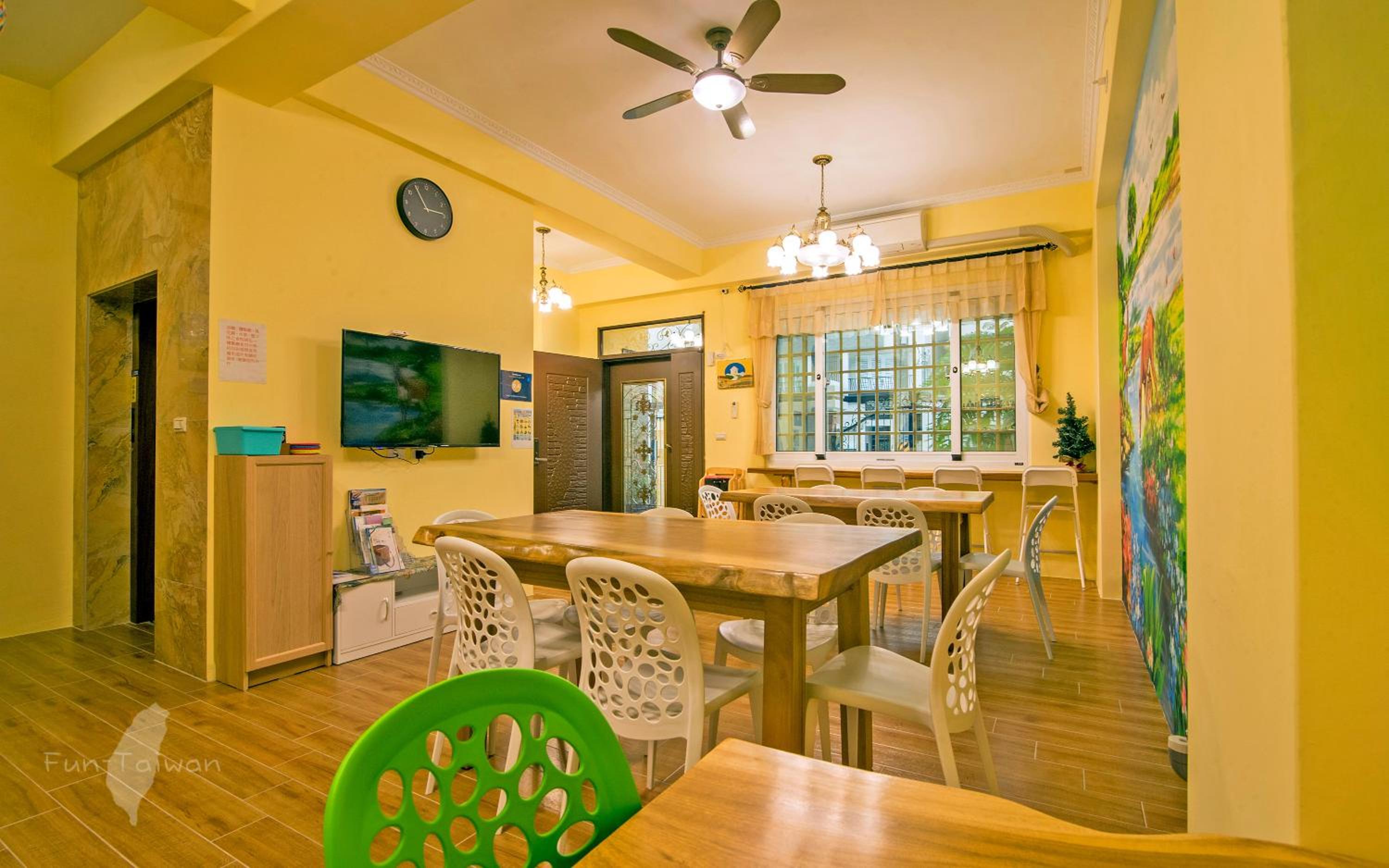 Holby No.8 Elevator Homestay