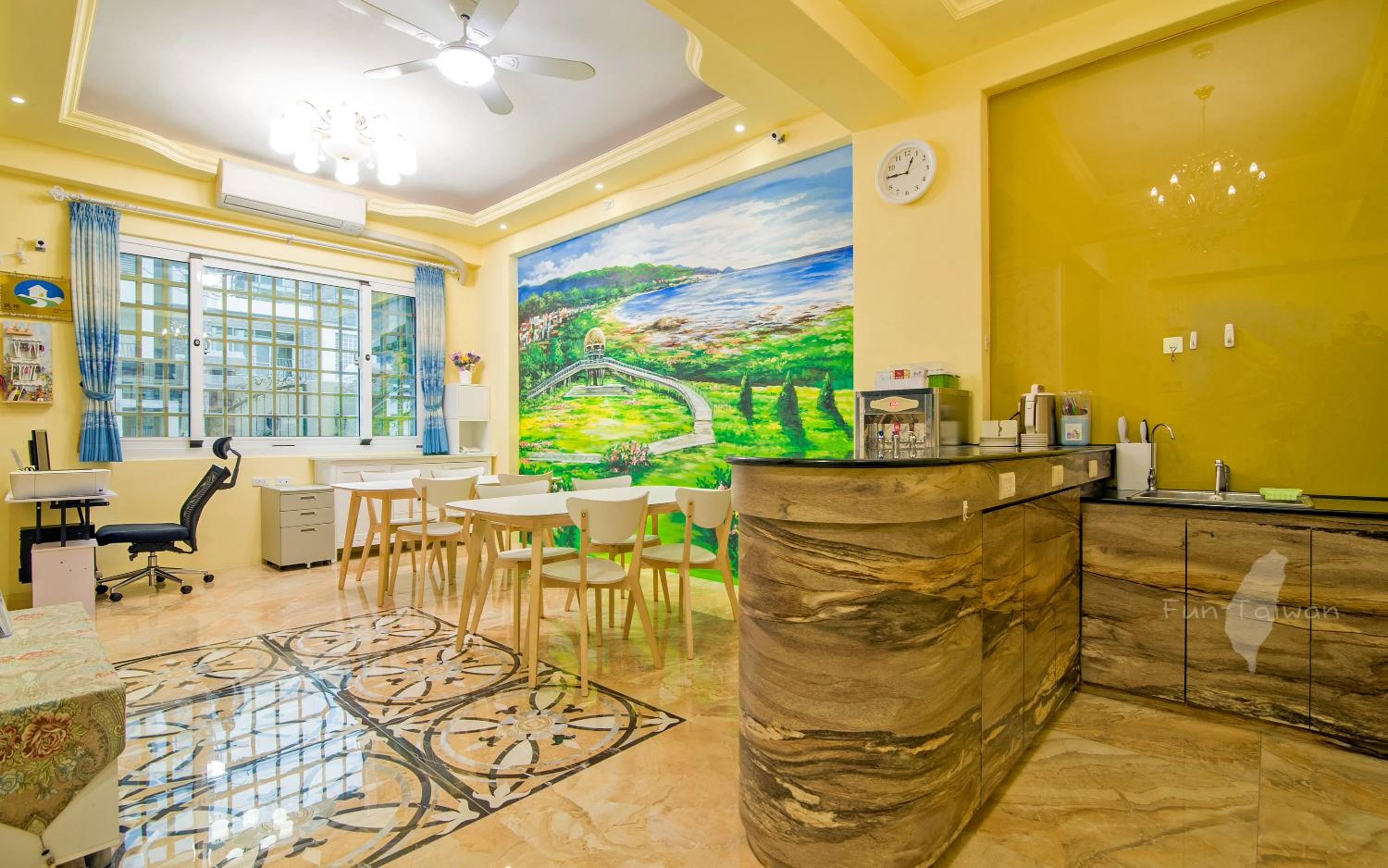 Holby No.8 Elevator Homestay