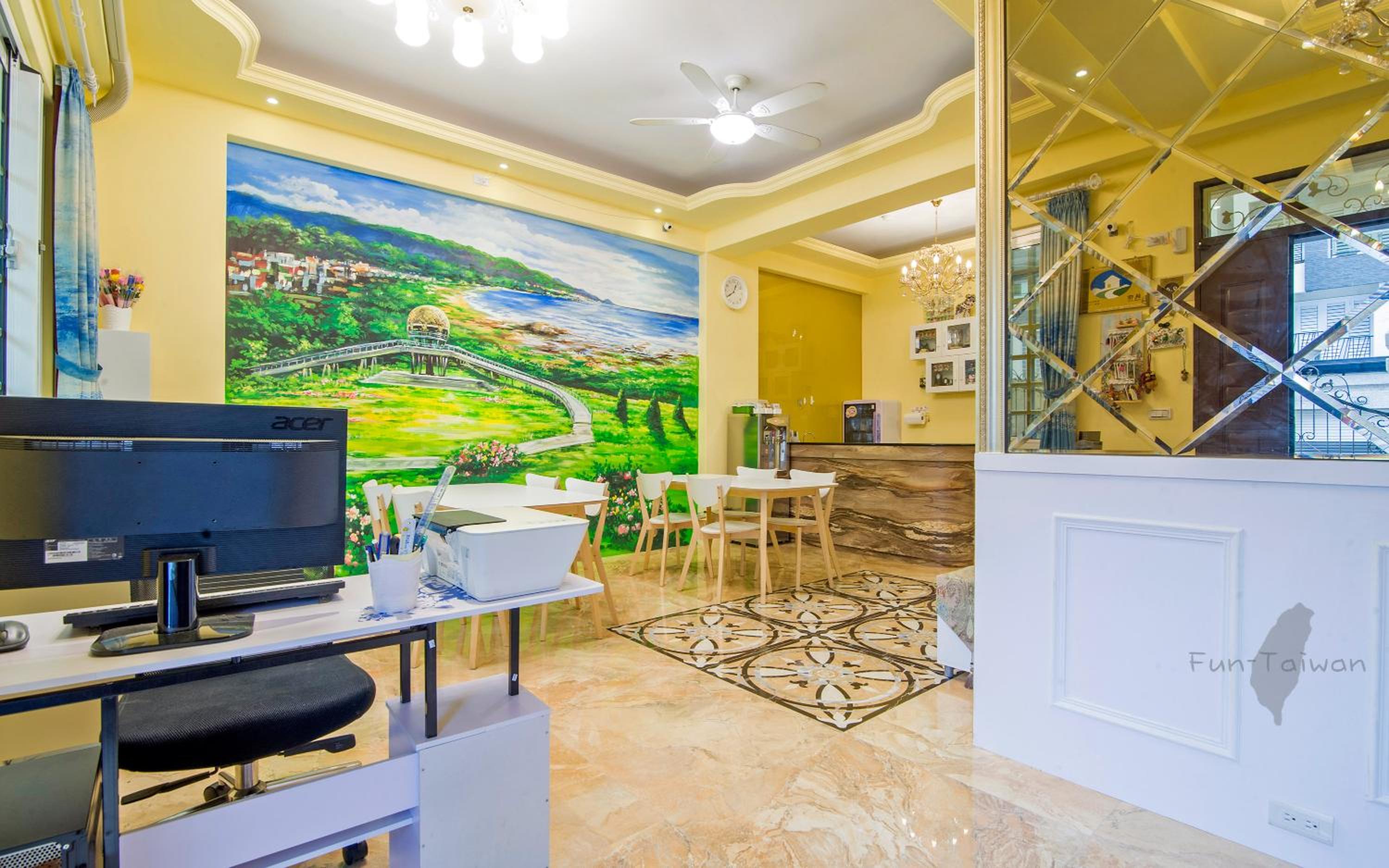 Holby No.8 Elevator Homestay