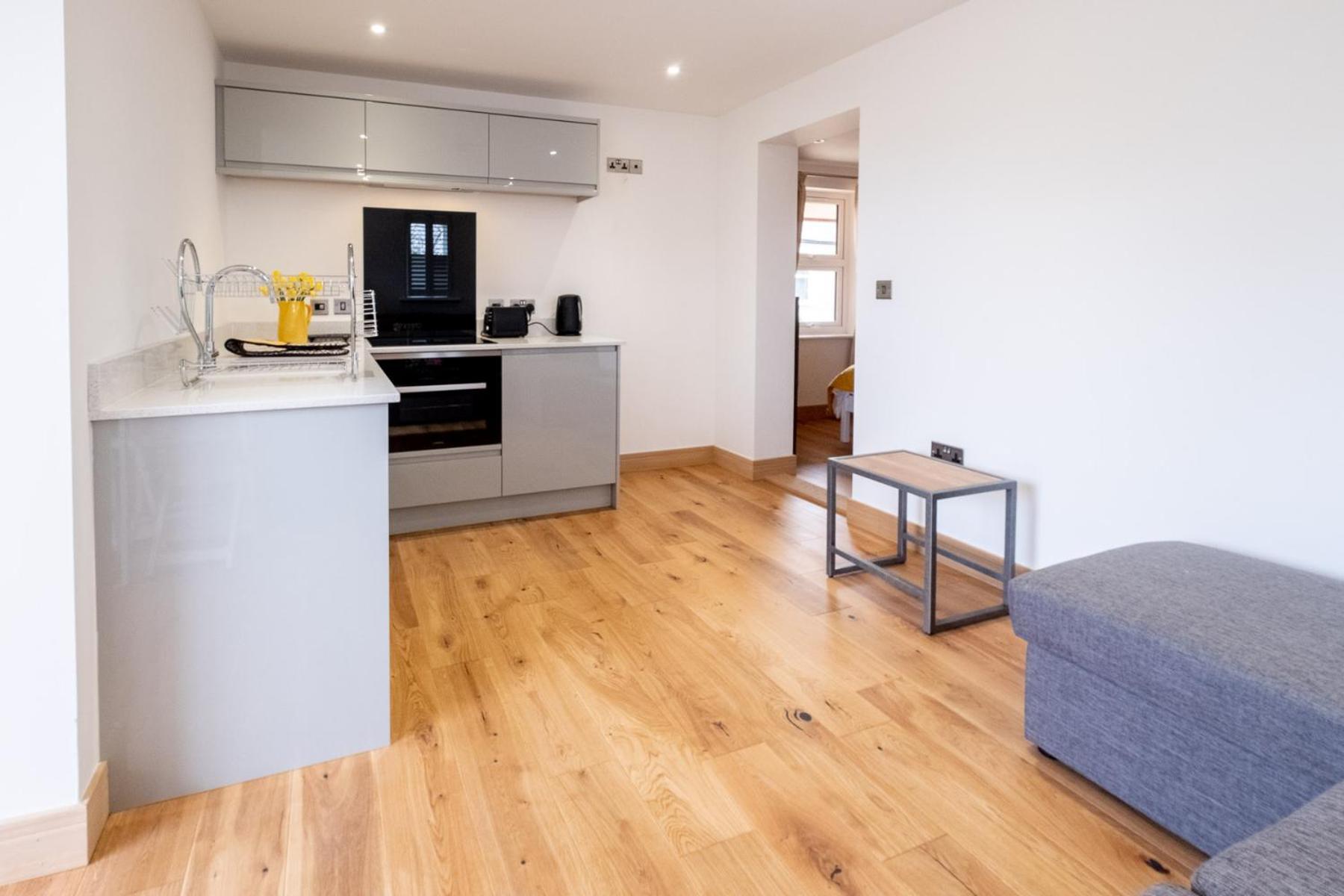 Oak - Three Tuns Apartments, Pettistree, Wickham Market - by Aldeburgh Coastal Cottages view 2