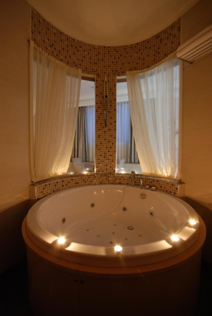 Jacuzzi