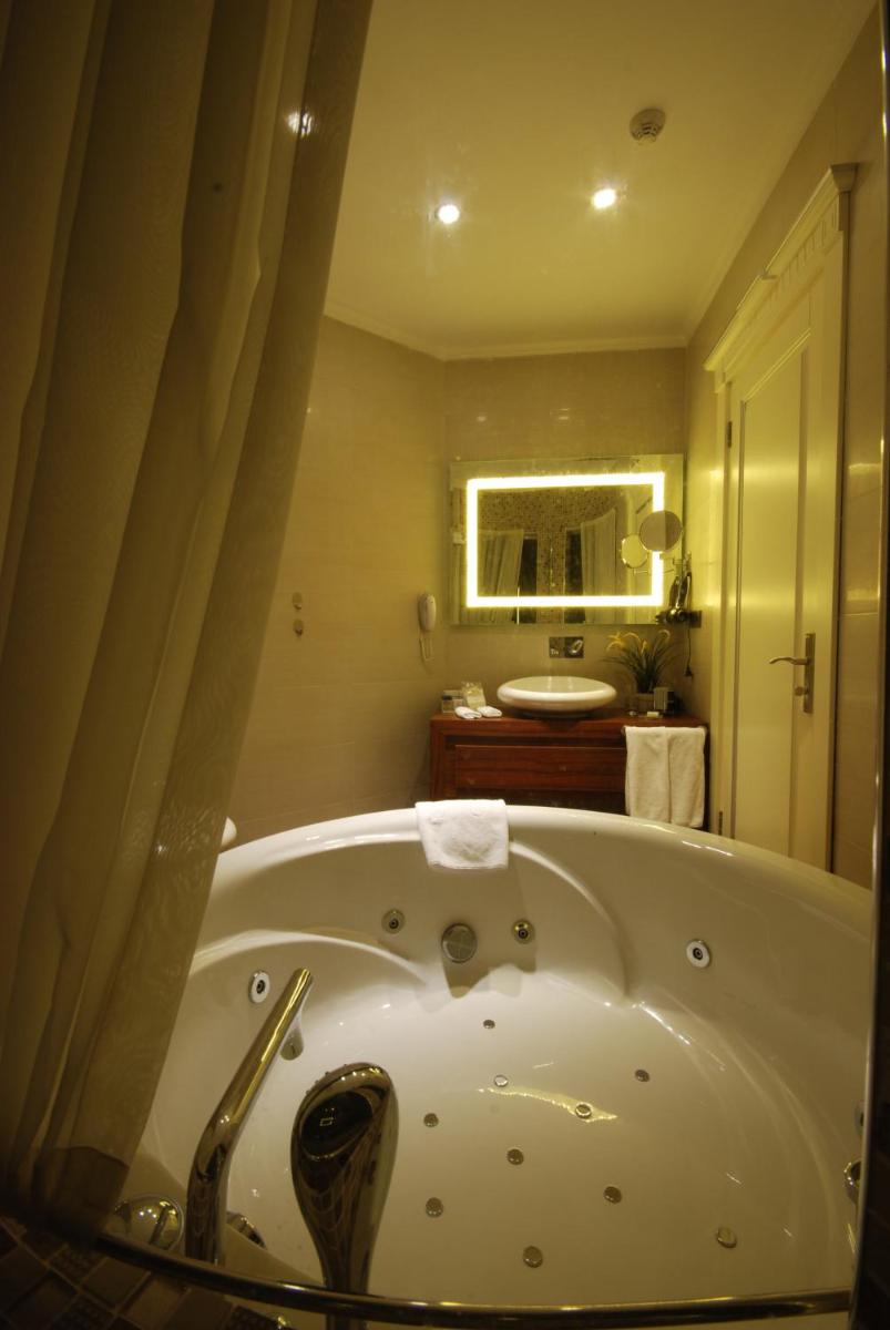 Jacuzzi
