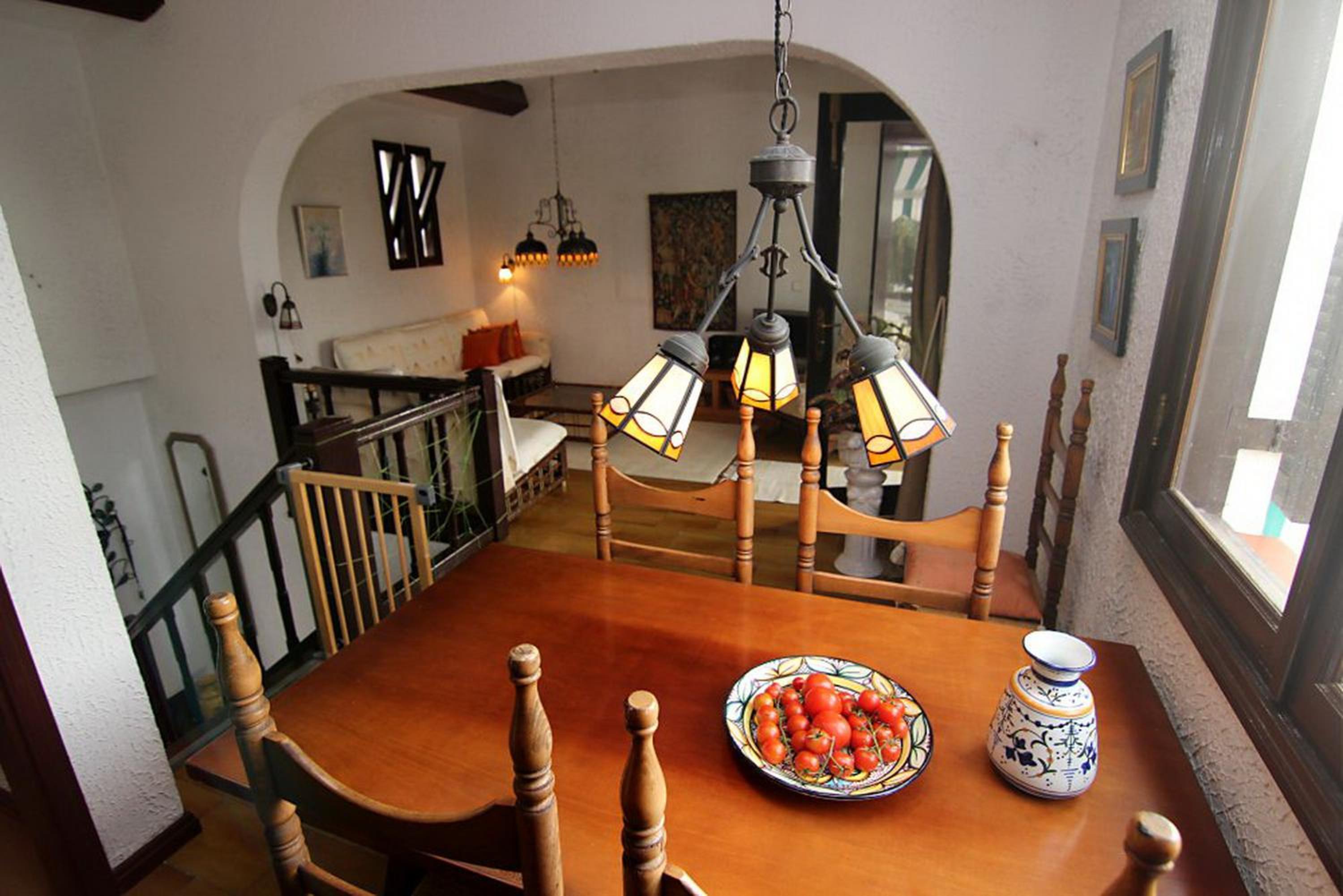 Lovely 2 bedroom house with private garden view 3