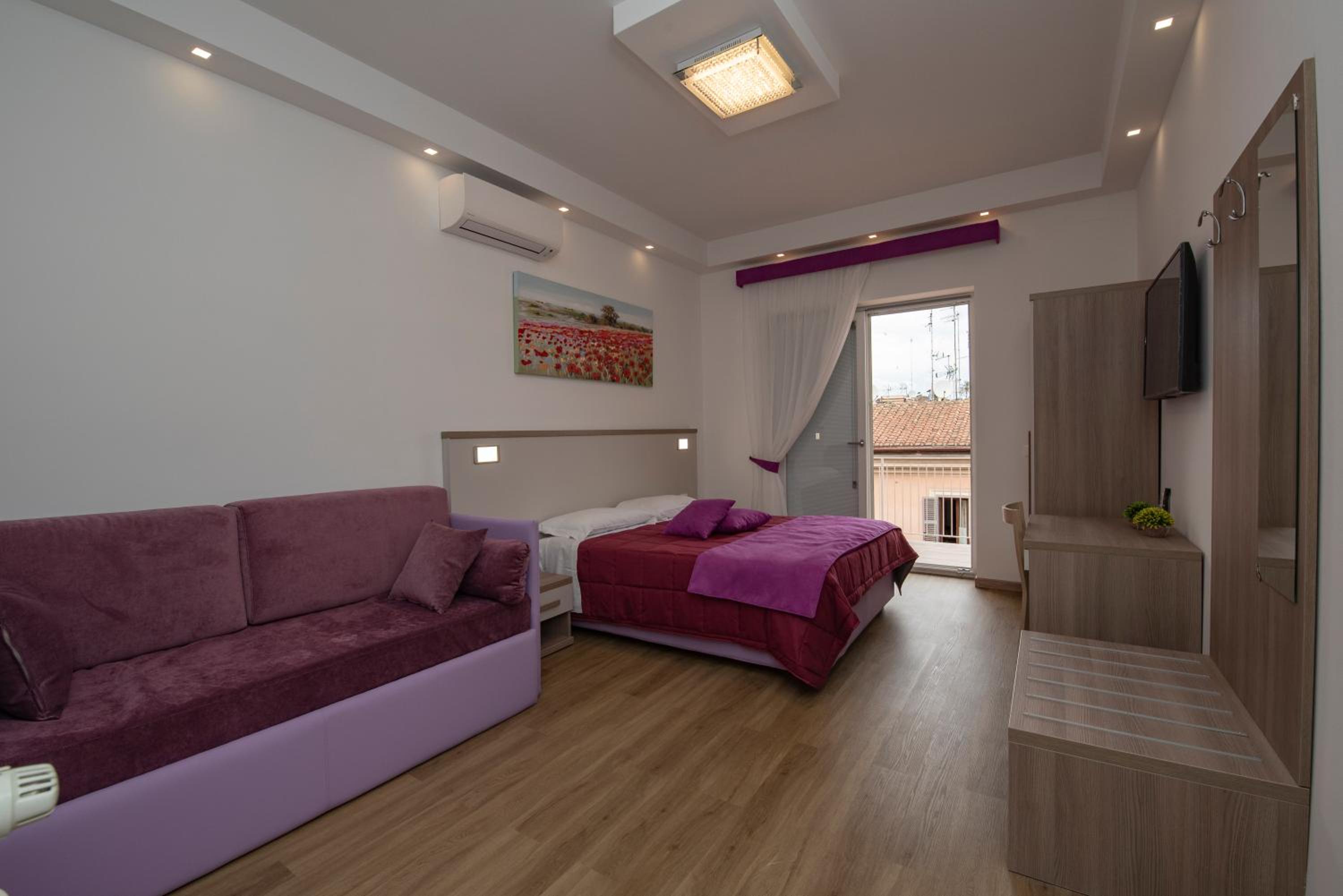 Colosseo Apartments and Rooms - Rome City Centre