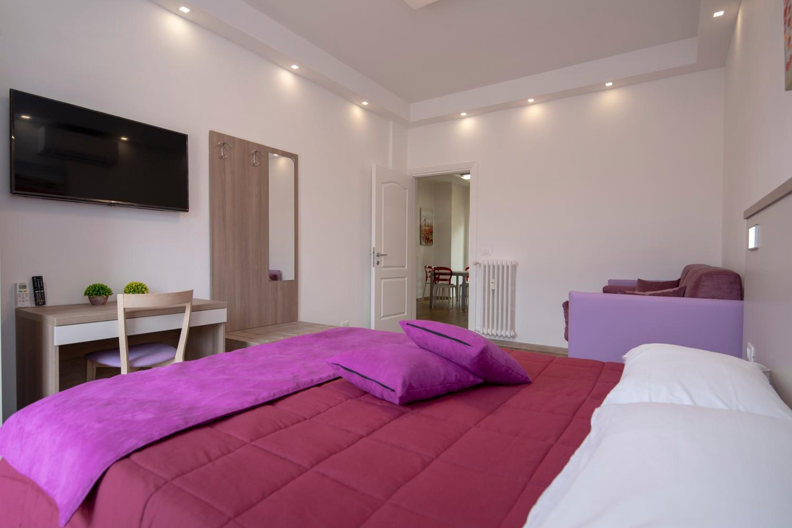 Colosseo Apartments and Rooms - Rome City Centre