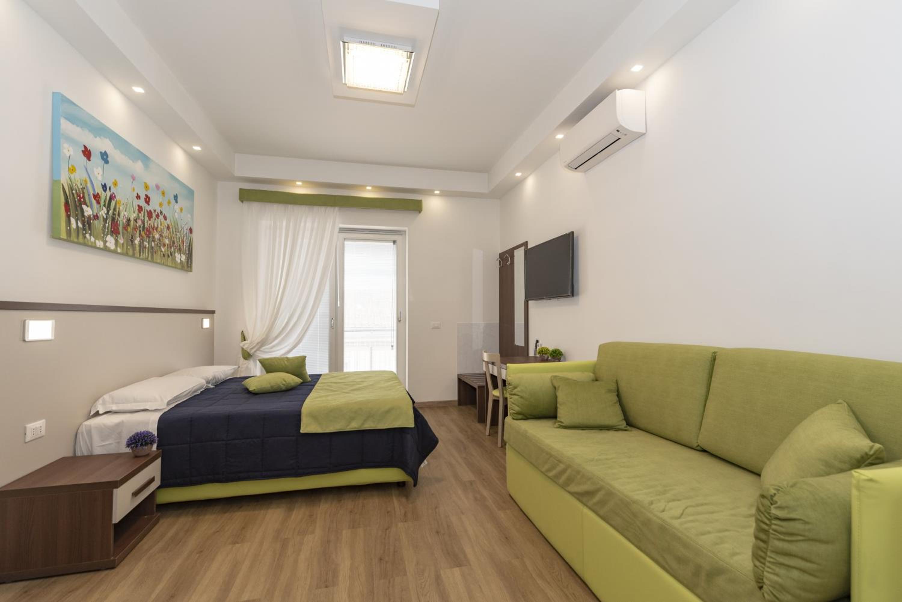 Colosseo Apartments and Rooms - Rome City Centre