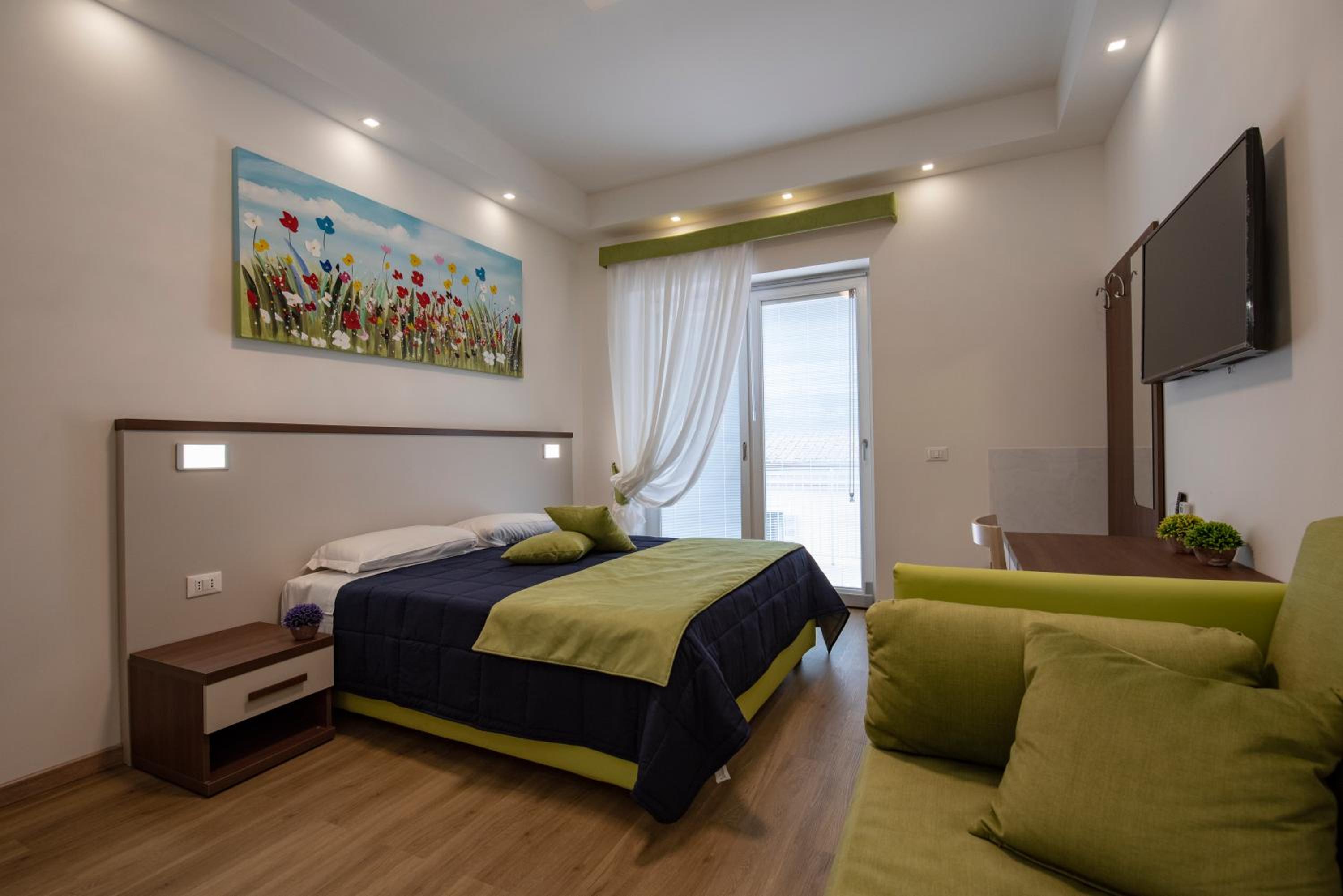 Colosseo Apartments and Rooms - Rome City Centre