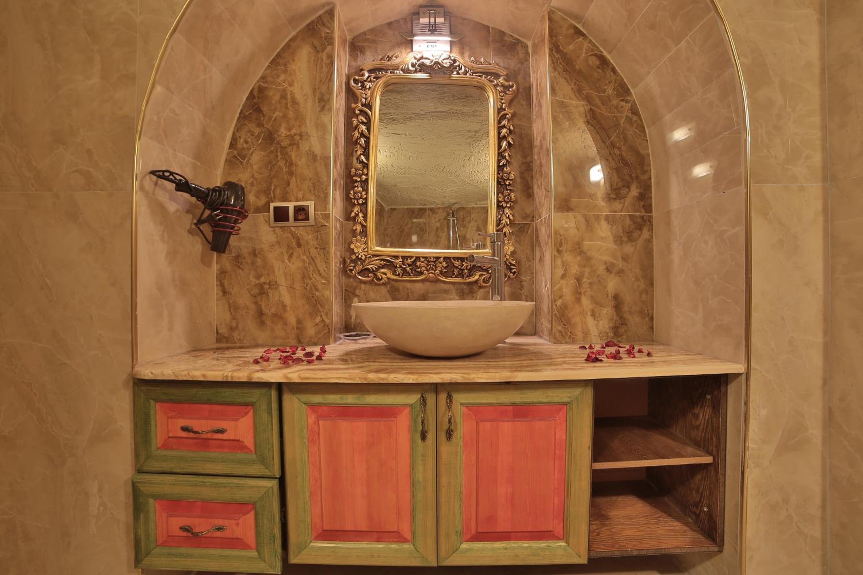 Kayatas Cave Suites - Image 126