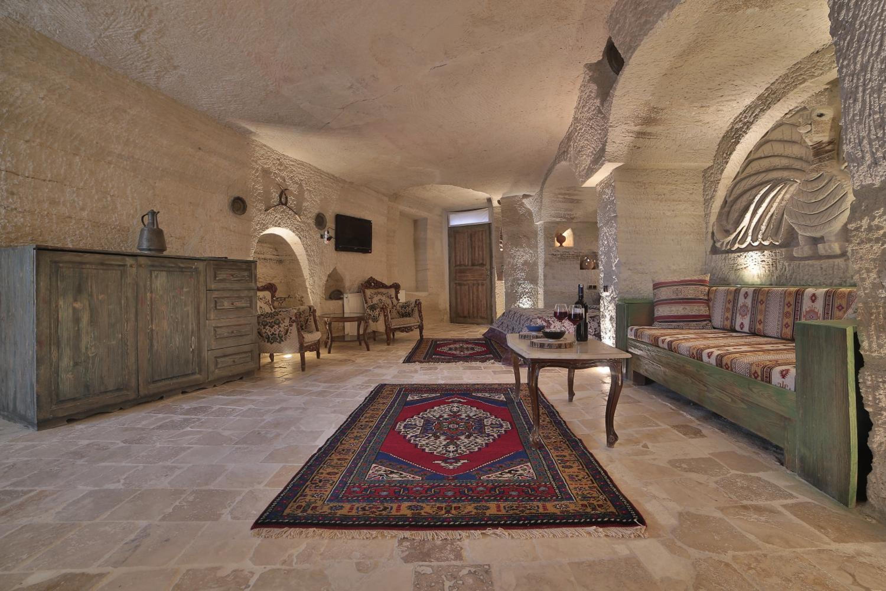 Kayatas Cave Suites - Image 121