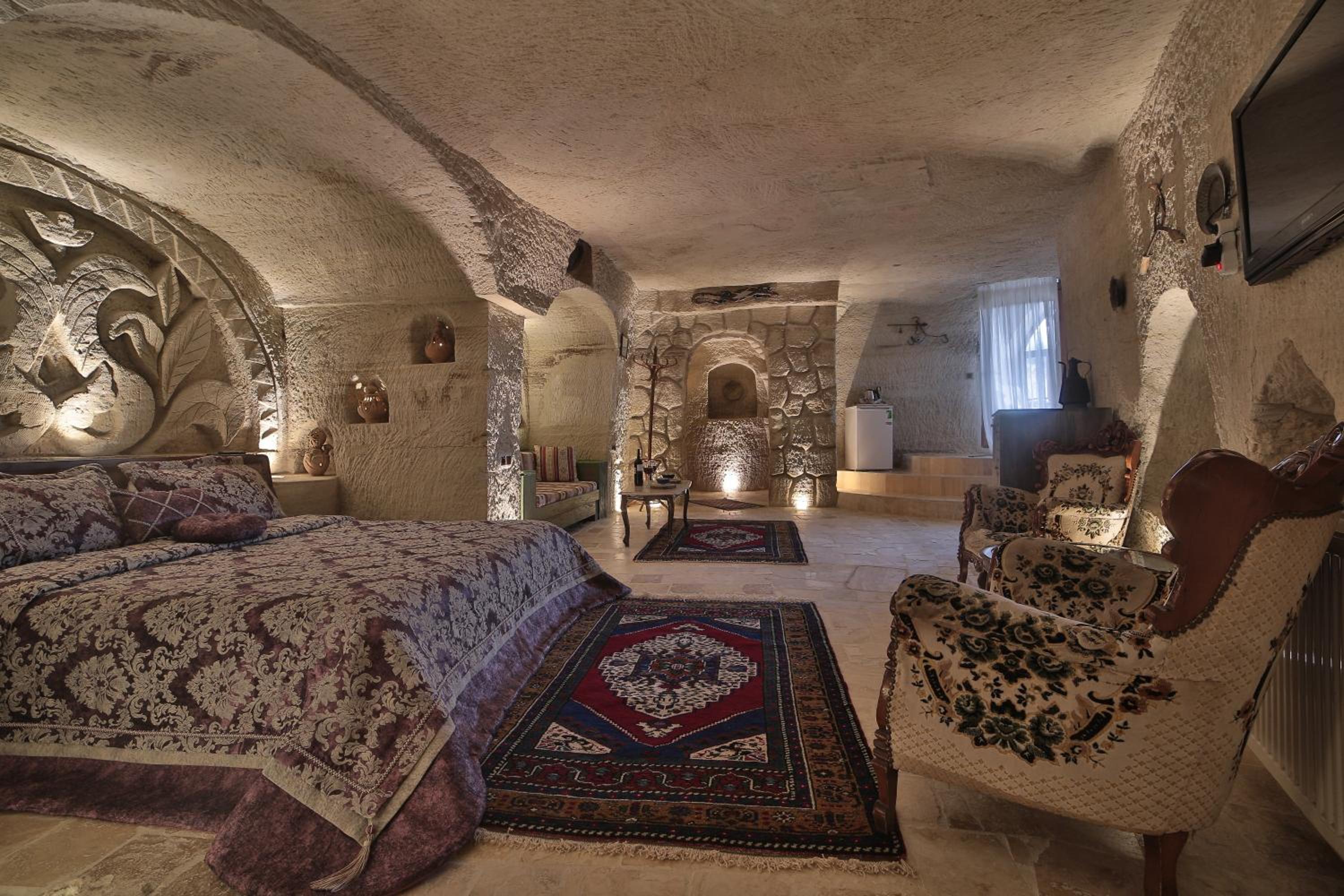 Kayatas Cave Suites - Image 52