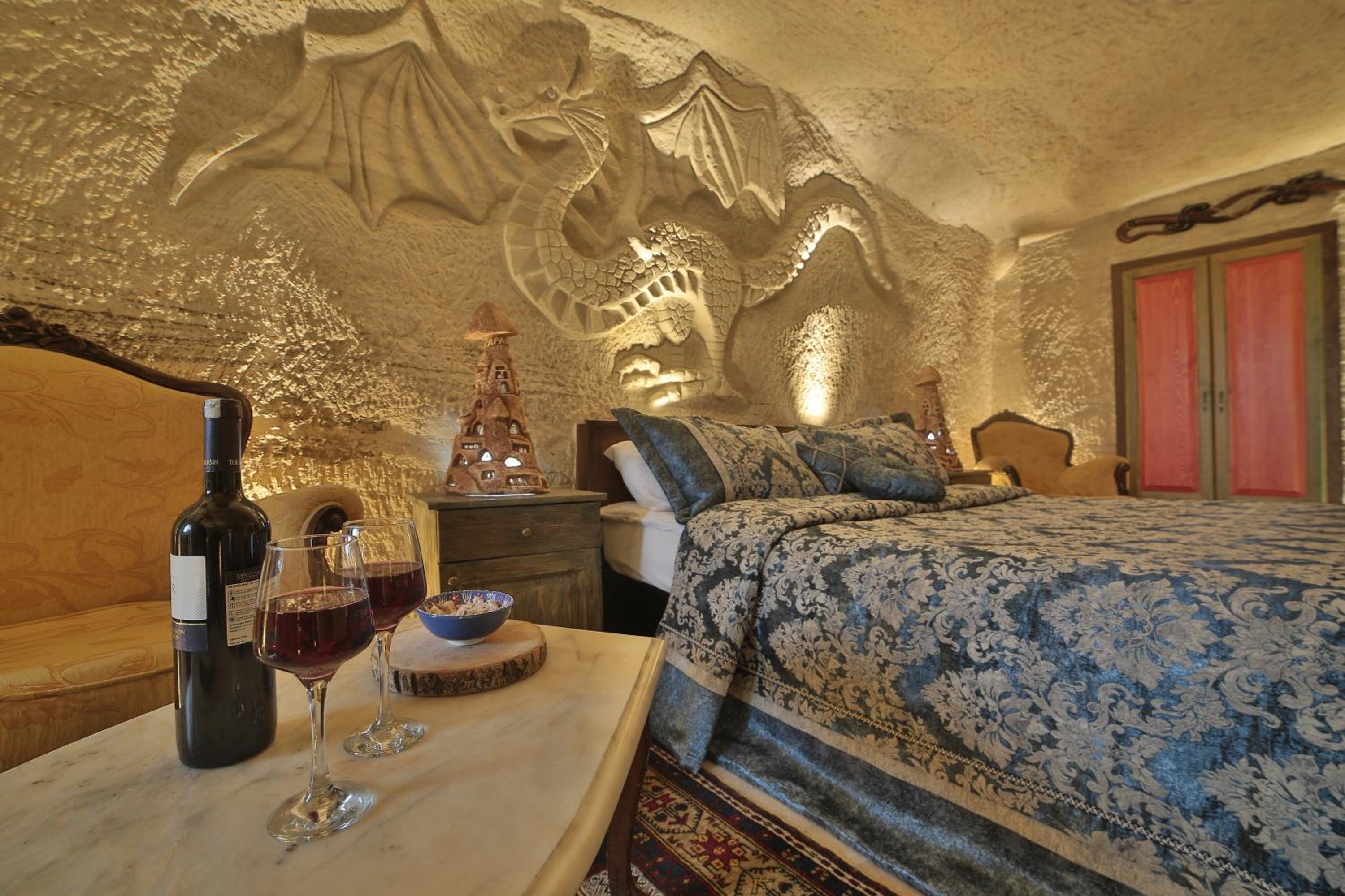 Kayatas Cave Suites - Image 90