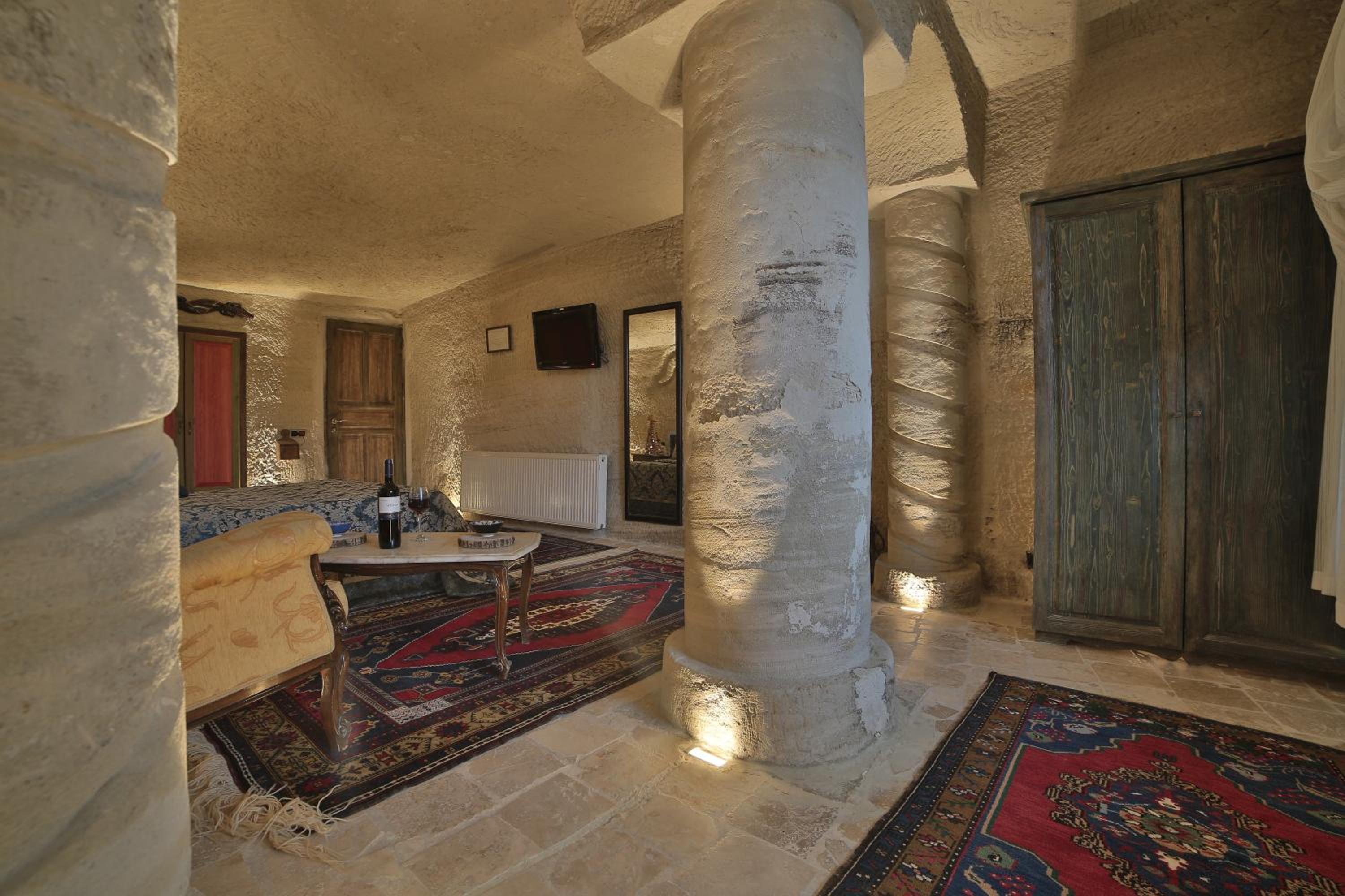 Kayatas Cave Suites - Image 55