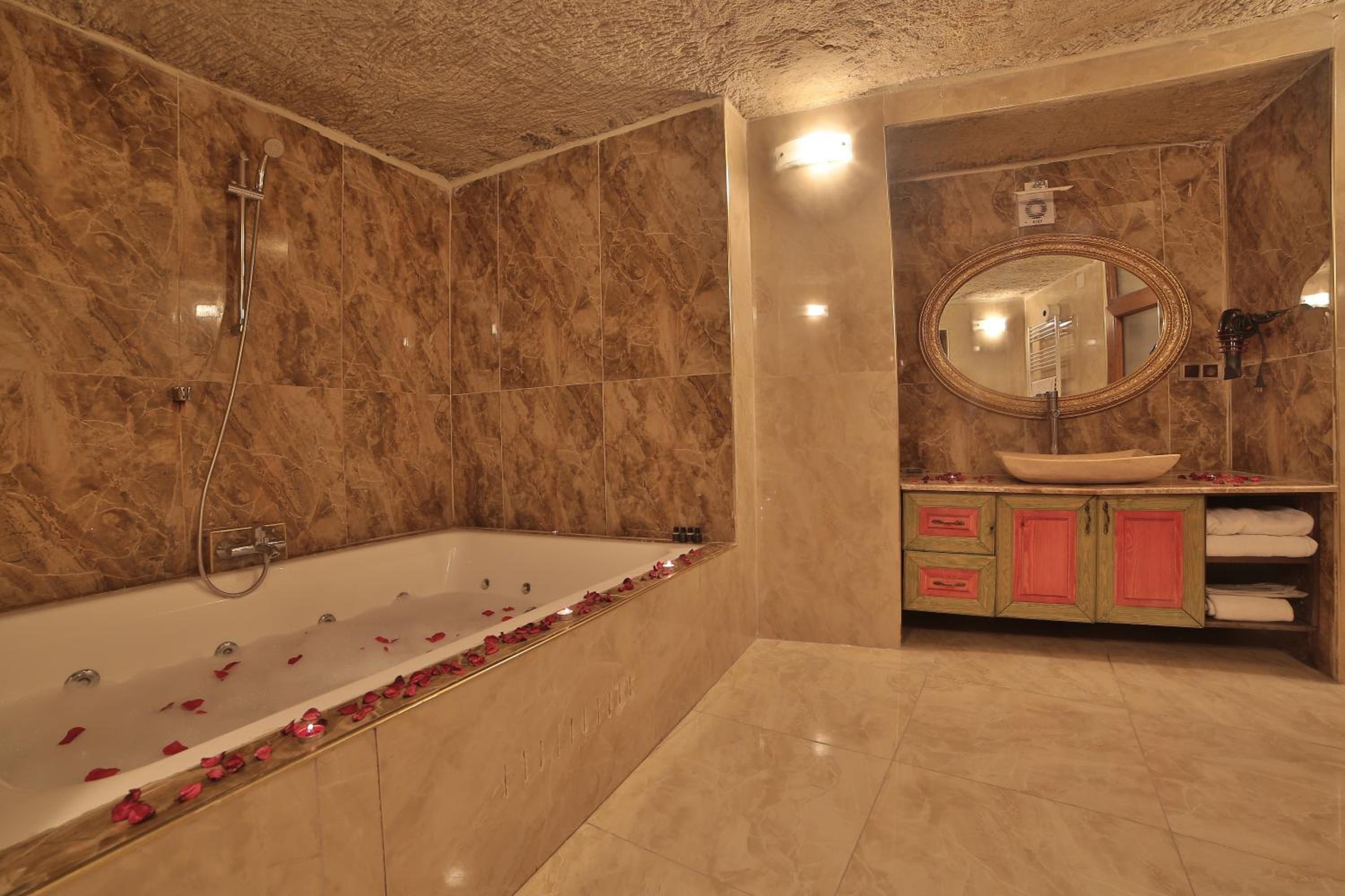 Kayatas Cave Suites - Image 104