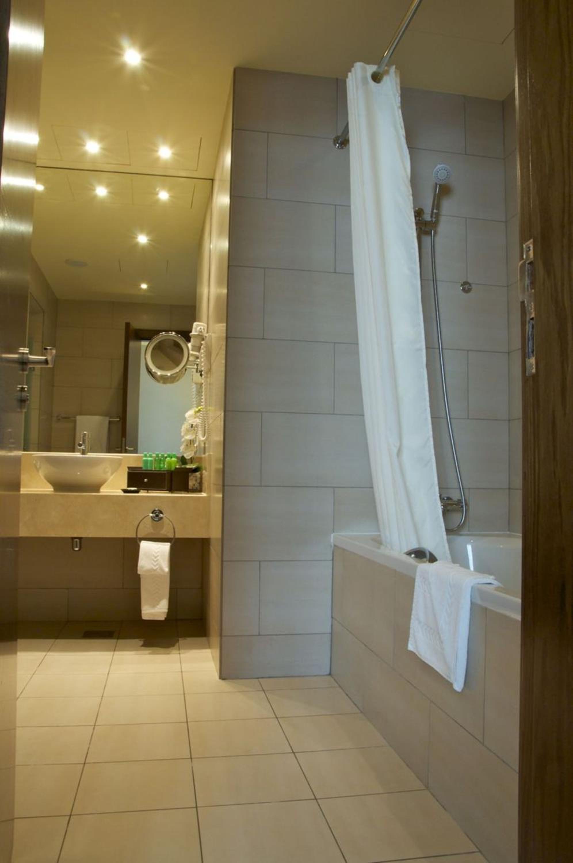 Cozy 3BR Escape Poolside Grill & Chill Spot