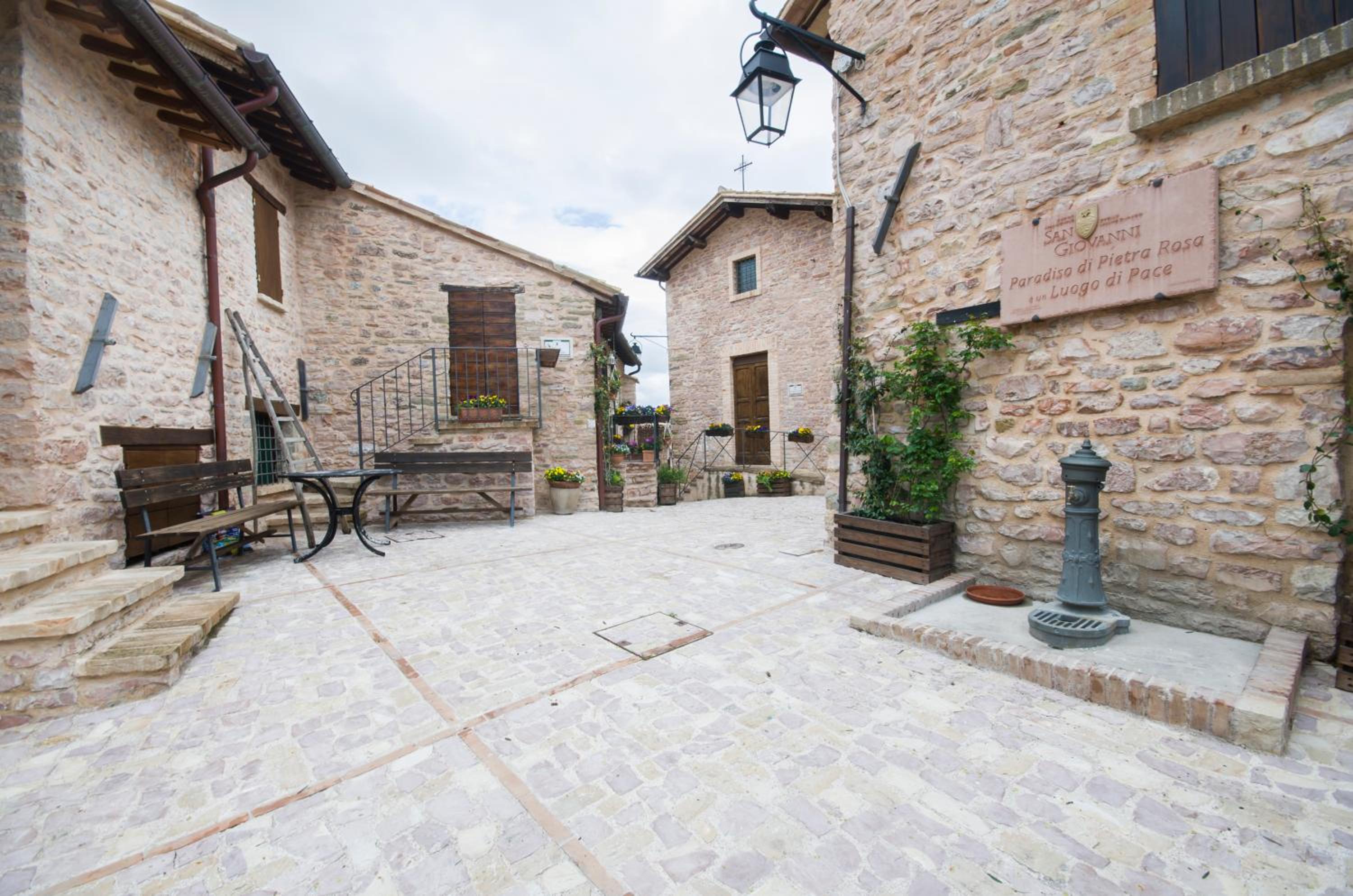 La scuola del castello località San Giovanni Spello view 5