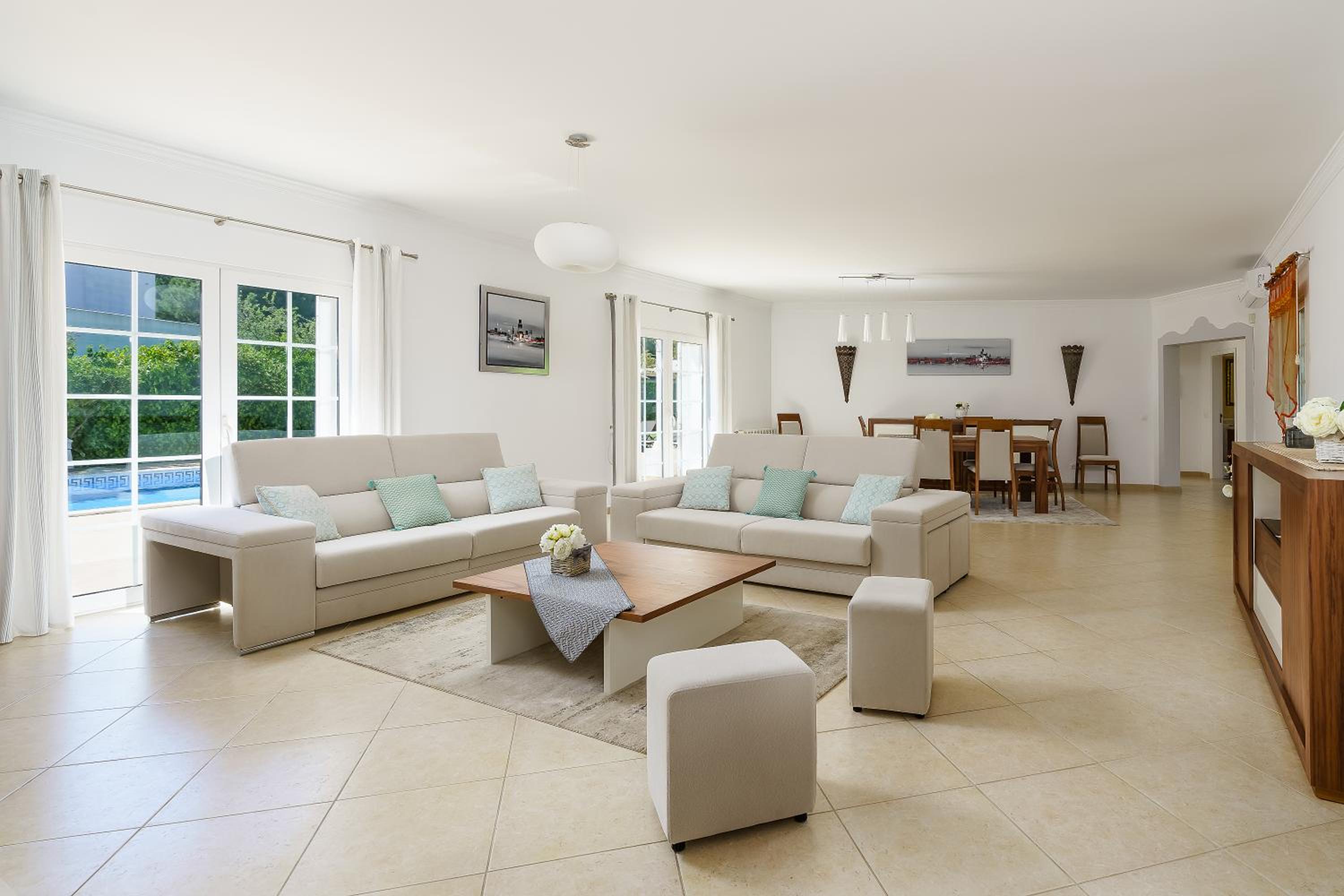 Exclusive Villa Toulouse with pool in Falesia Algarve view 4
